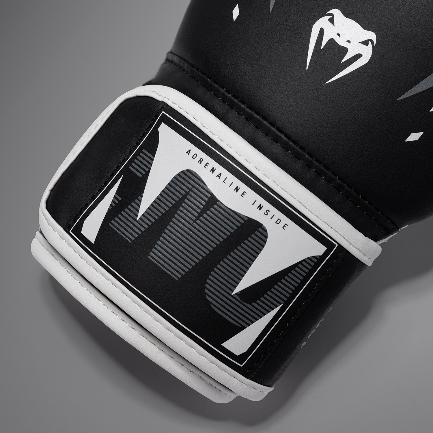 venum-adrenaline-boxhandschuhe-schwarz-silbergrau-pu image 3
