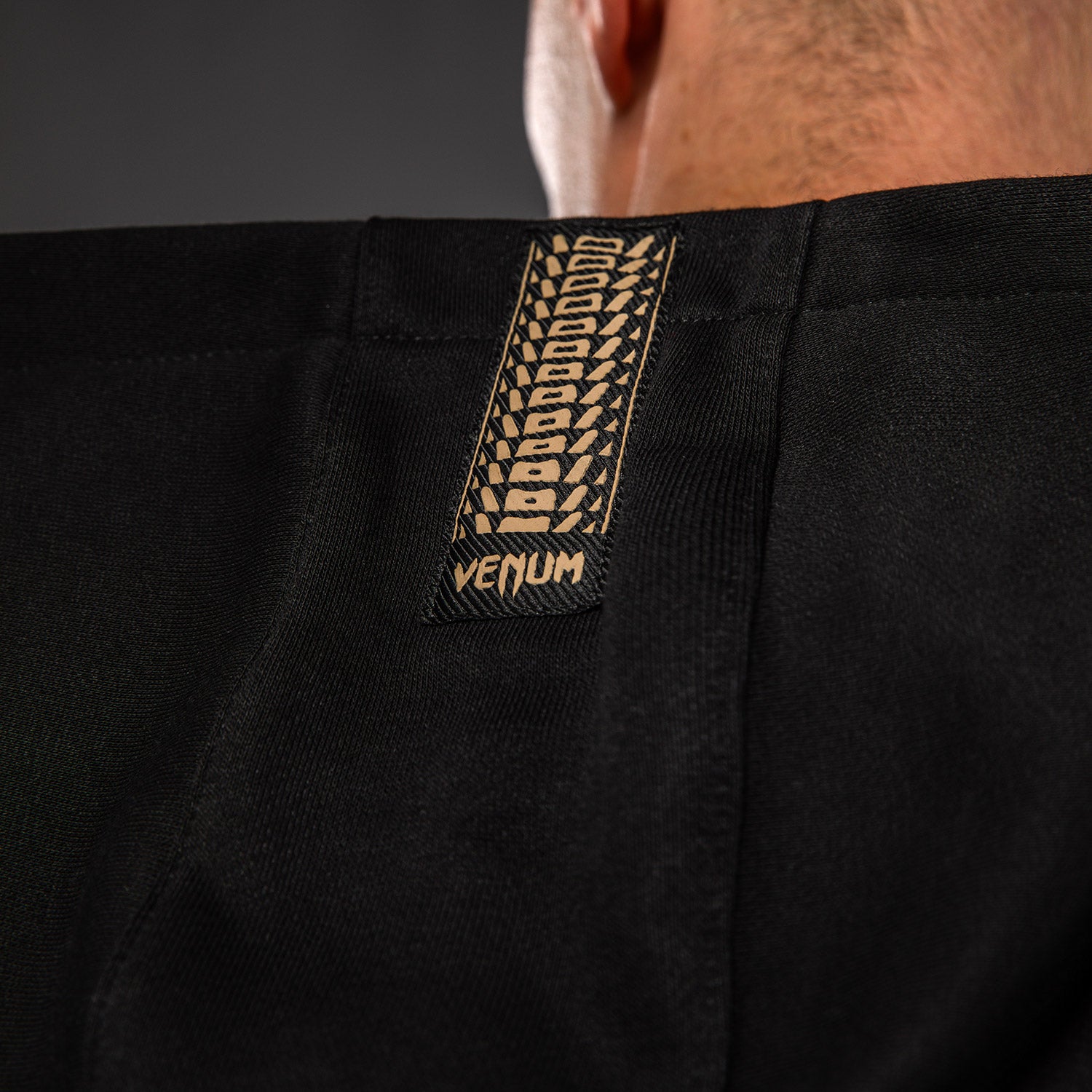 venum-urban-gi-kapuzenpullover-mit-rei-verschluss-herren-schwarz image 5