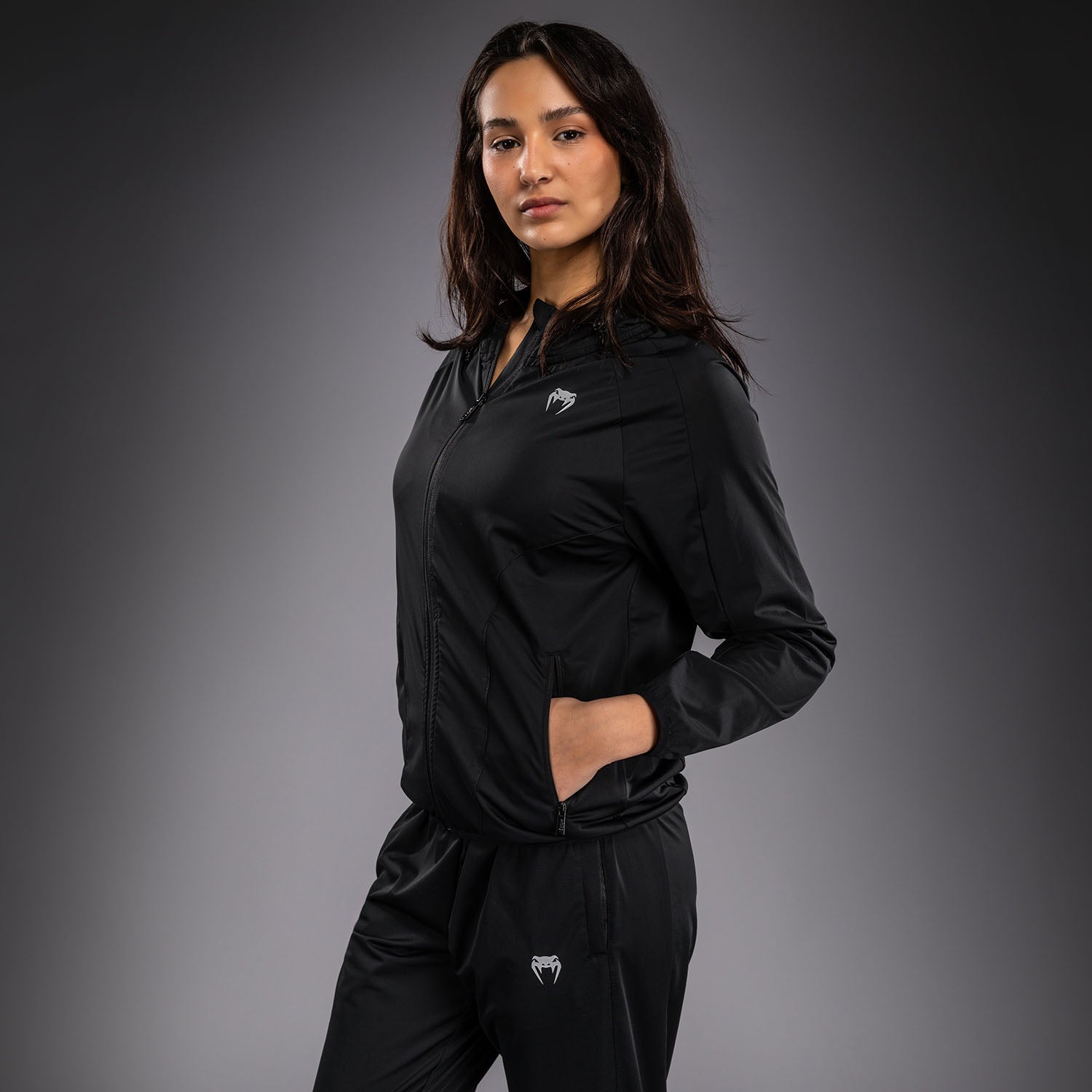 venum-contender-aero-trainingsjacke-damen-schwarz-mit-kapuze image 2