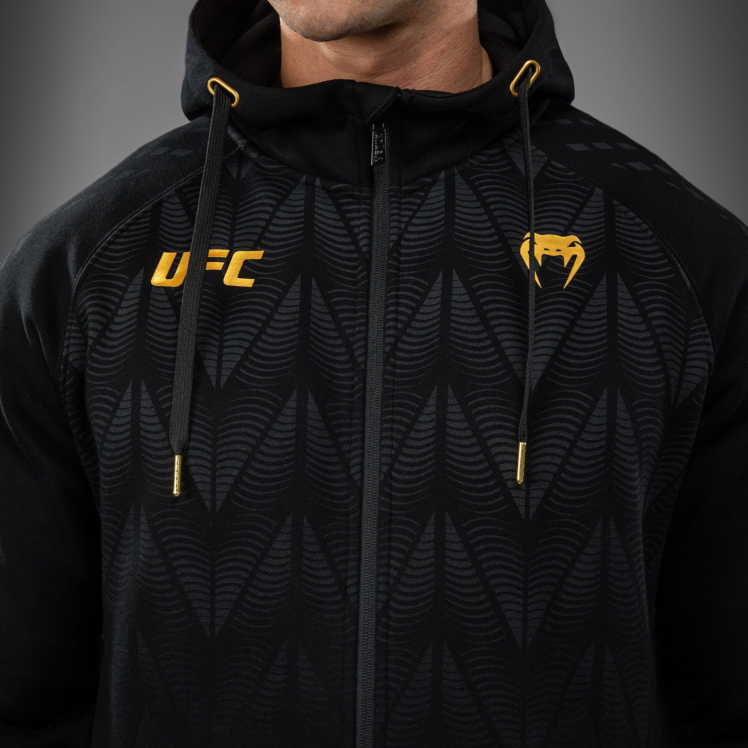 venum-ufc-zenith-replica-zip-hoodie-herren-champion-schwarz-gold image 5