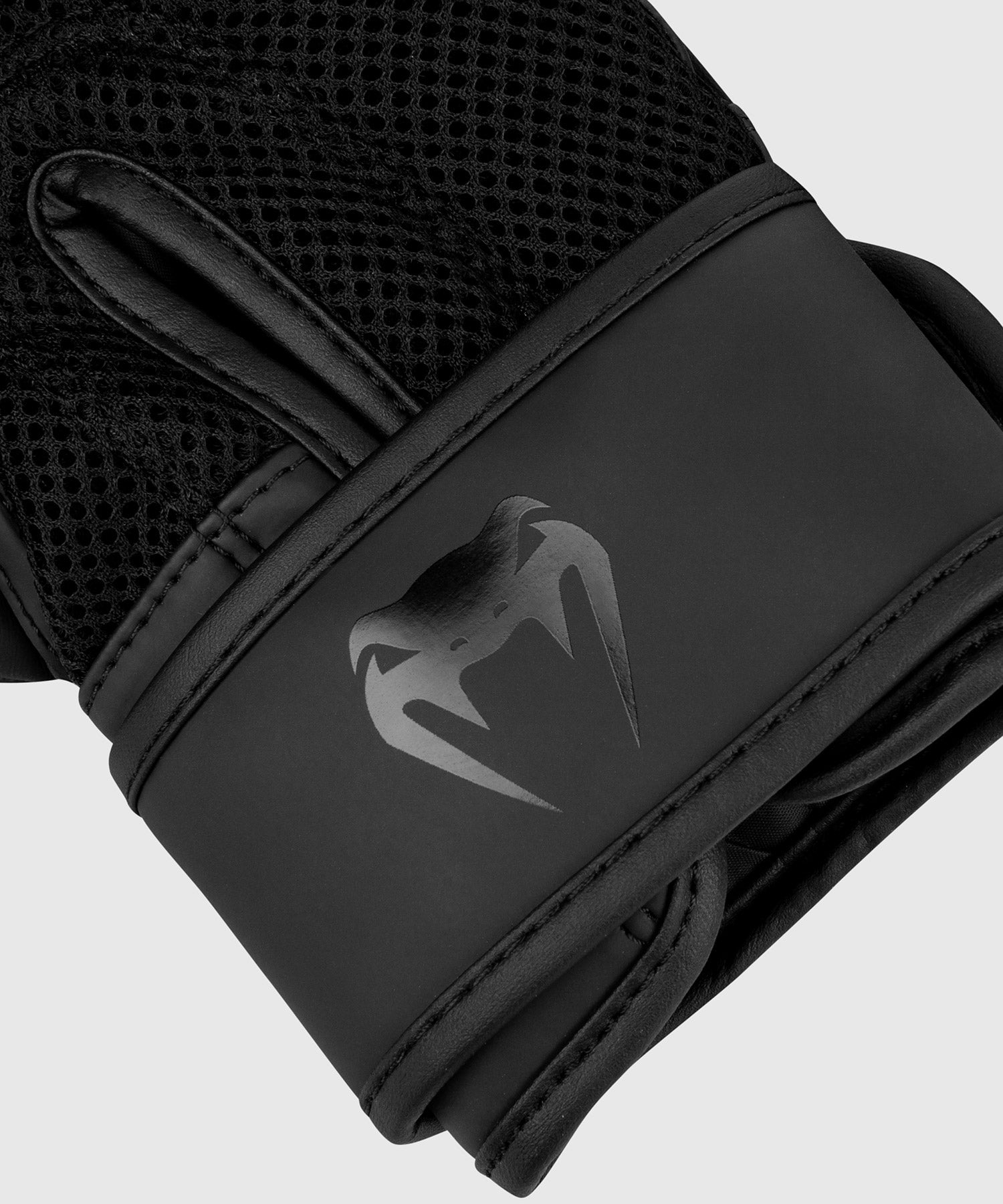 venum-classic-kids-boxhandschuhe-8oz-wlmt-edition-schwarz-schwarz image 6
