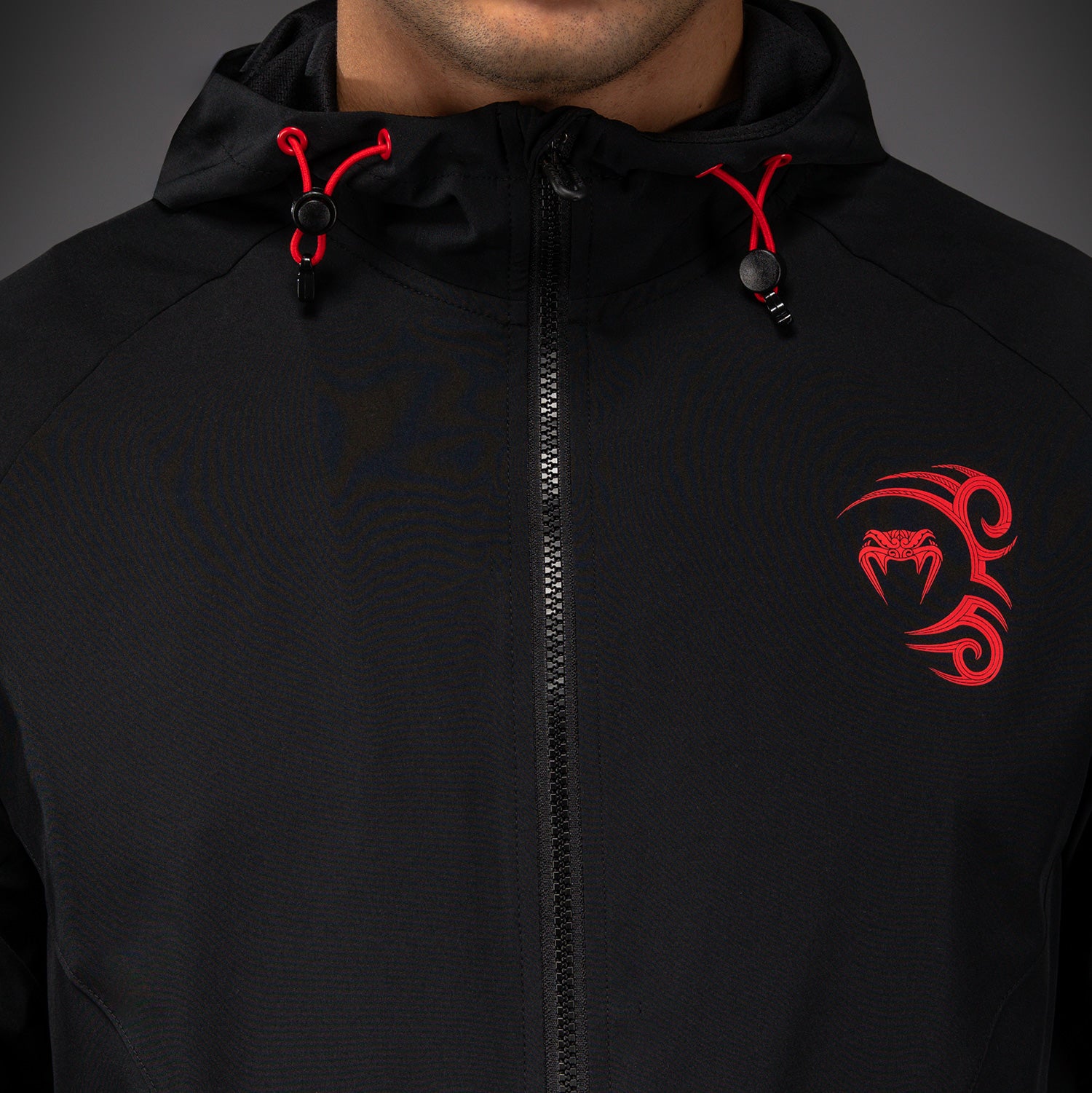 venum-x-mike-tyson-tiger-trackjacke-herren-tiefschwarz-rot image 6