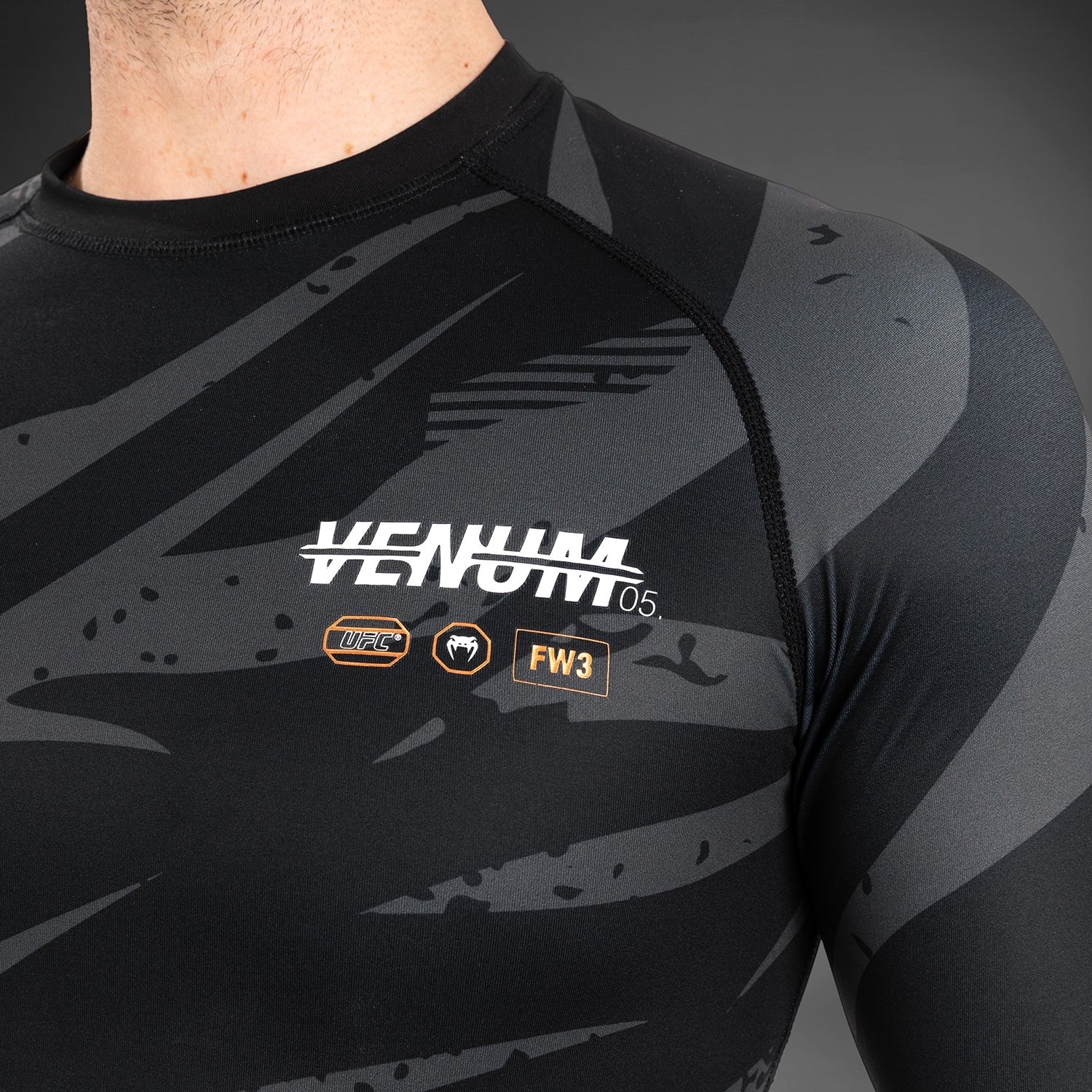venum-ufc-adrenaline-fight-week-performance-langarm-rashguard-urban-camo-herren image 4