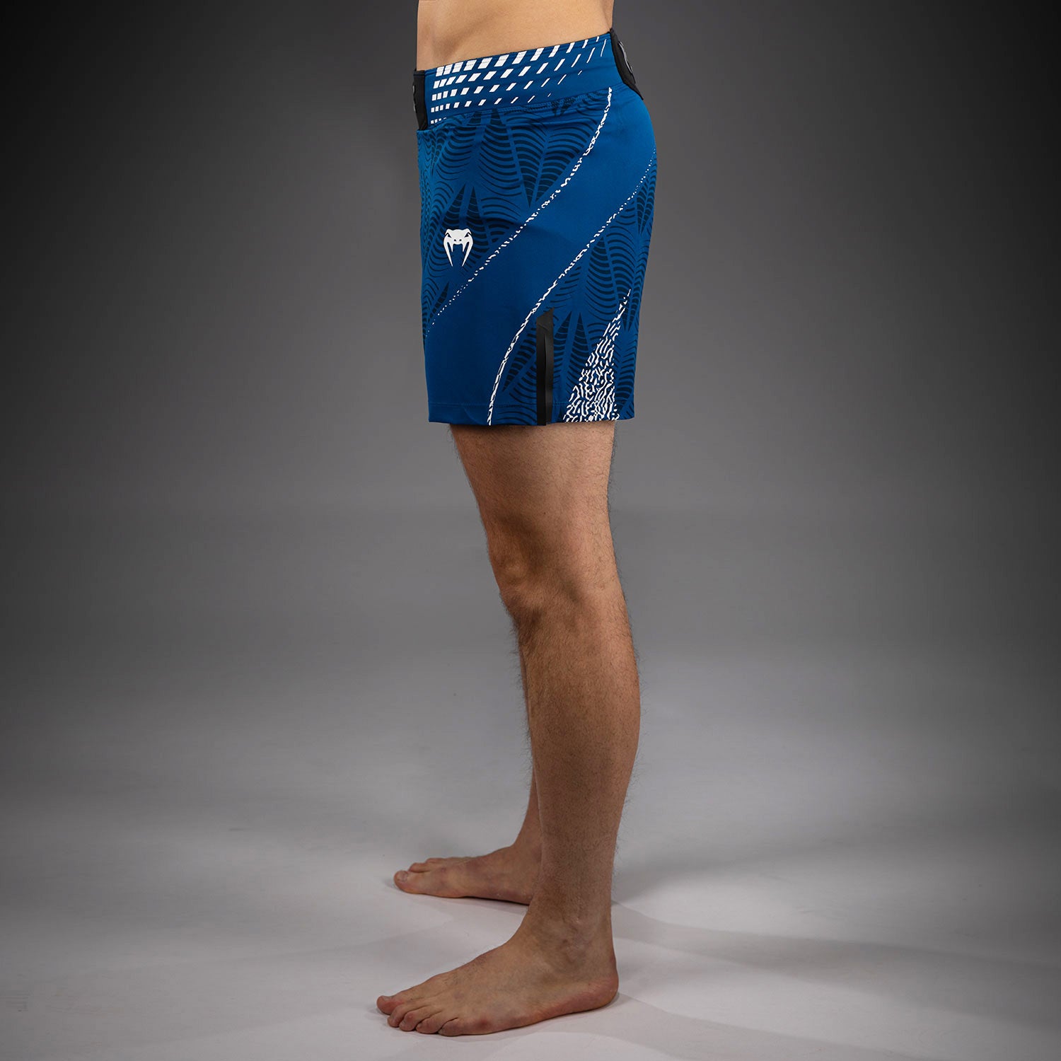 venum-ufc-zenith-authentic-fight-night-fight-short-herren-blau-personalisiert-sh image 3