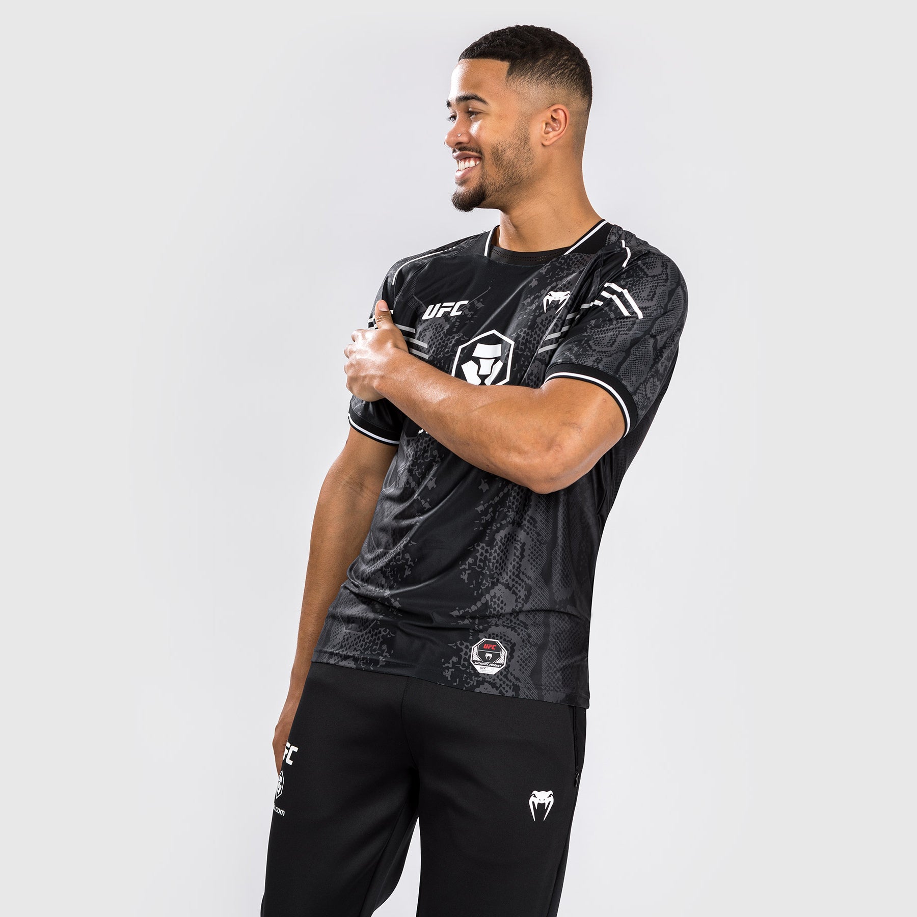 noche-ufc-by-venum-authentic-fight-night-herren-walkout-trikot-schwarz-2 image 2