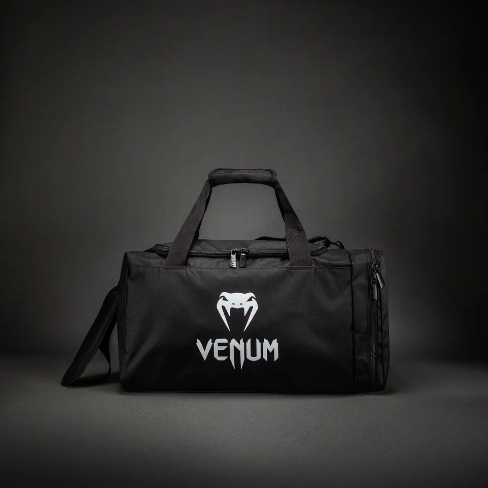 venum-essential-sporttasche-26l-schwarz image 1