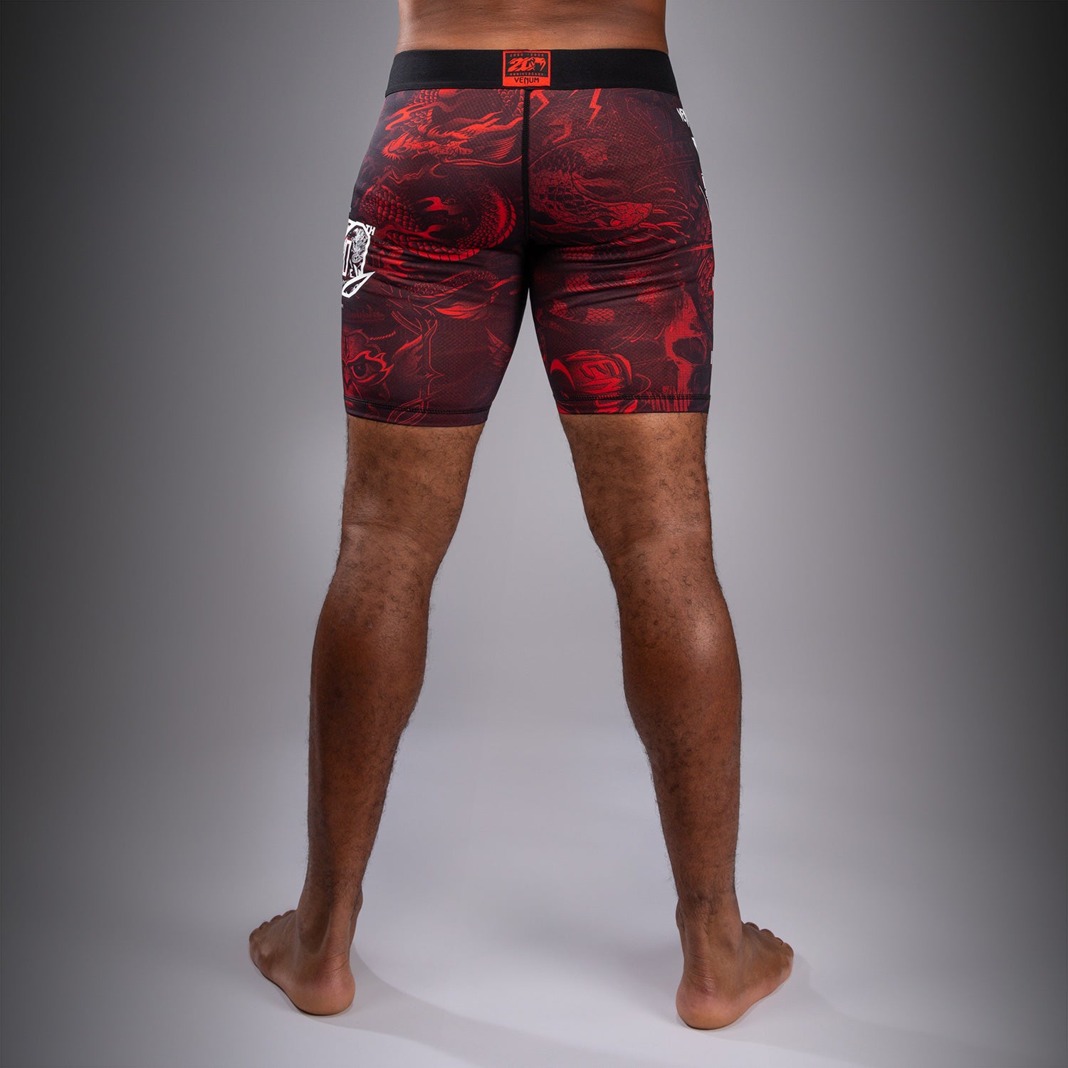 venum-20th-anniversary-kompressionsshort-schwarz-rot image 4