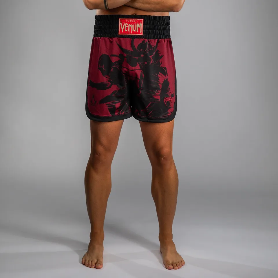 venum-x-assassin-s-creed-shadows-herren-boxershorts-burgunder-schwarz image 1
