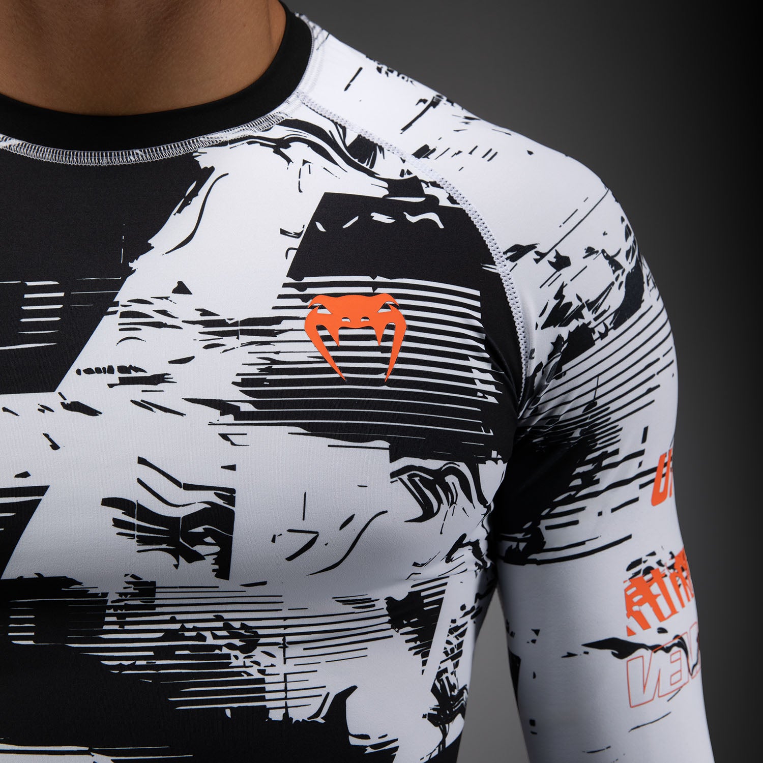 ufc-zenith-by-venum-authentic-fight-week-rashguard-langarm-herren-wei image 8