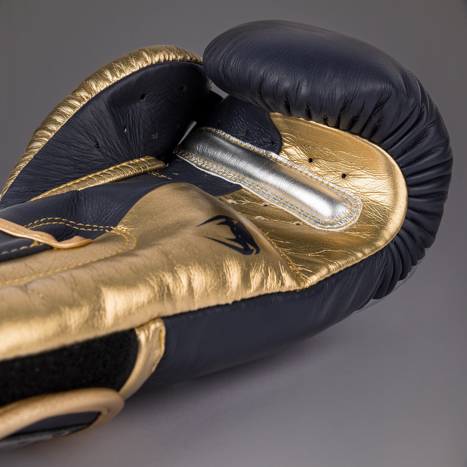 venum-giant-3-0-boxhandschuhe-marine-gold-spezialausgabe image 5