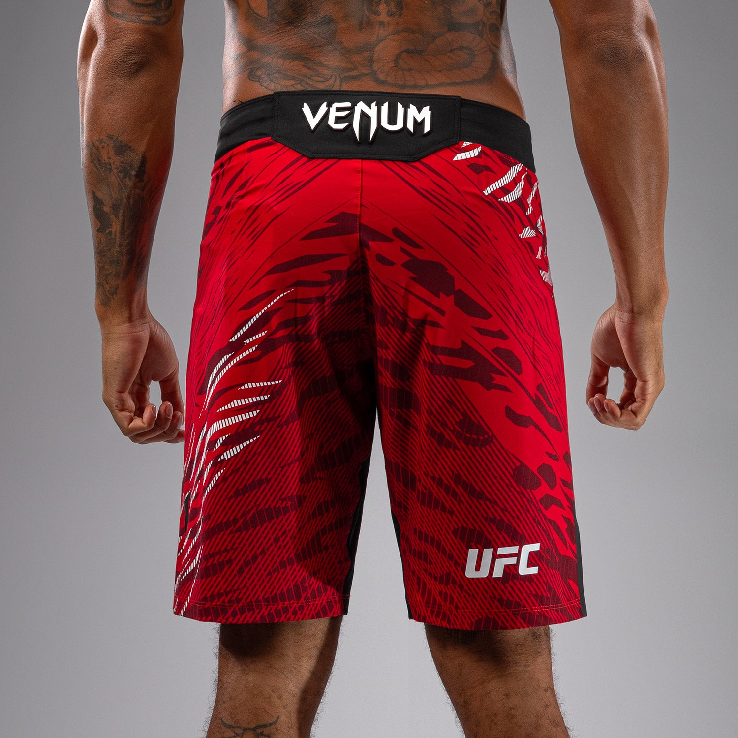 ufc-fusion-by-venum-authentic-fight-night-herren-fight-short-long-fit-rot image 7