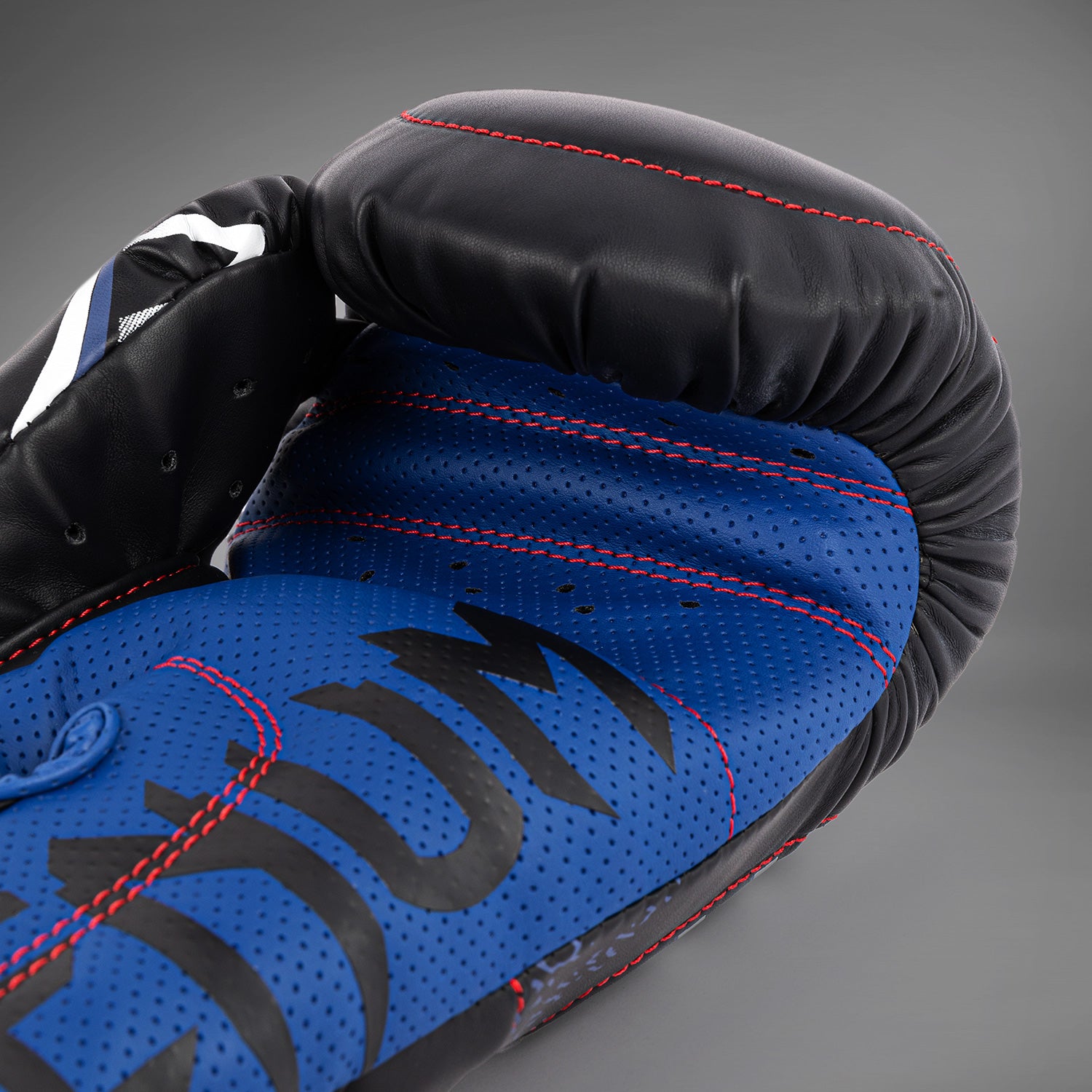 venum-x-tekken-8-jin-kazama-boxhandschuhe-blau-schwarz-wei image 8