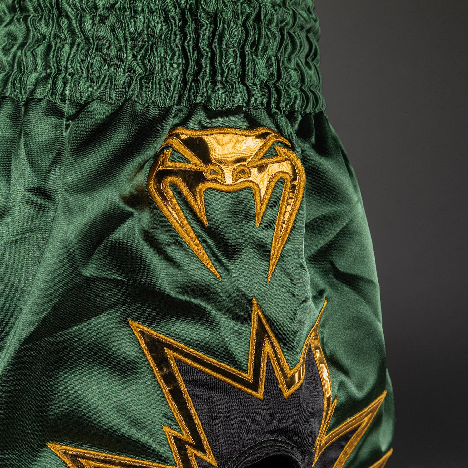 venum-inferno-2-0-muay-thai-shorts-schwarz-khaki image 5
