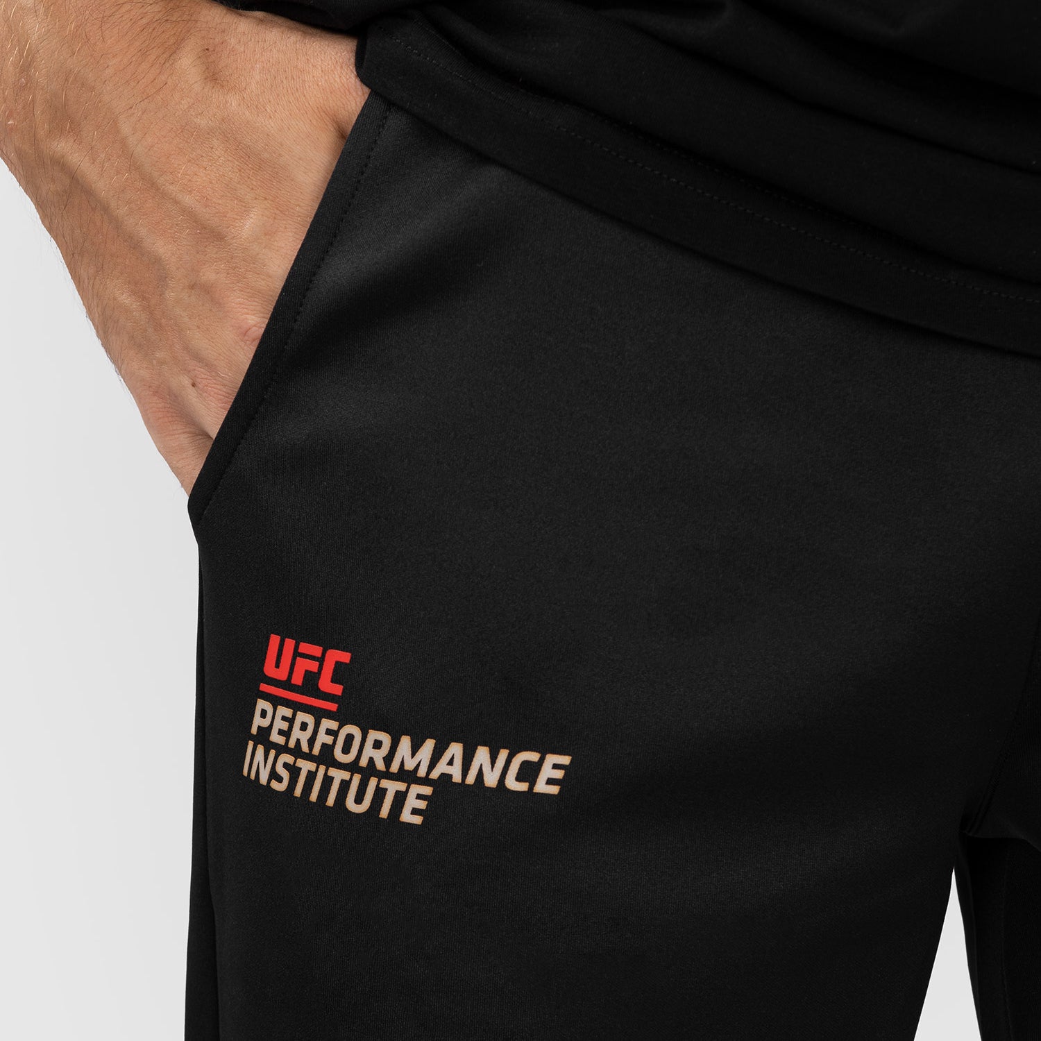 venum-ufc-performance-institute-2-0-herren-hose-schwarz-rot-jogginghose image 5