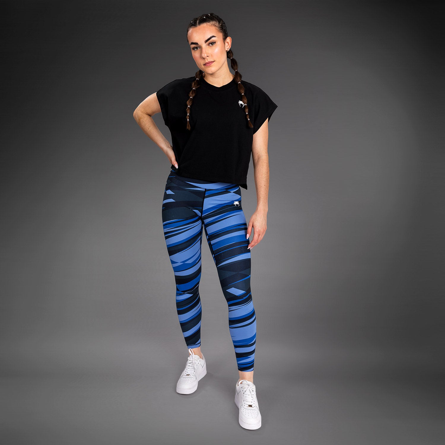 venum-abyss-damen-cropped-t-shirt-tiefes-schwarz image 2