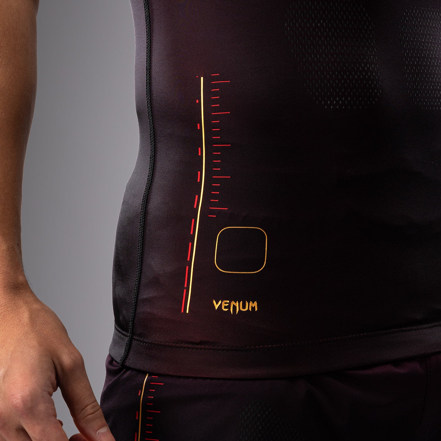 venum-tactical-xt-kurzarm-rashguard-f-r-m-nner-schwarz-burgund-gold image 5