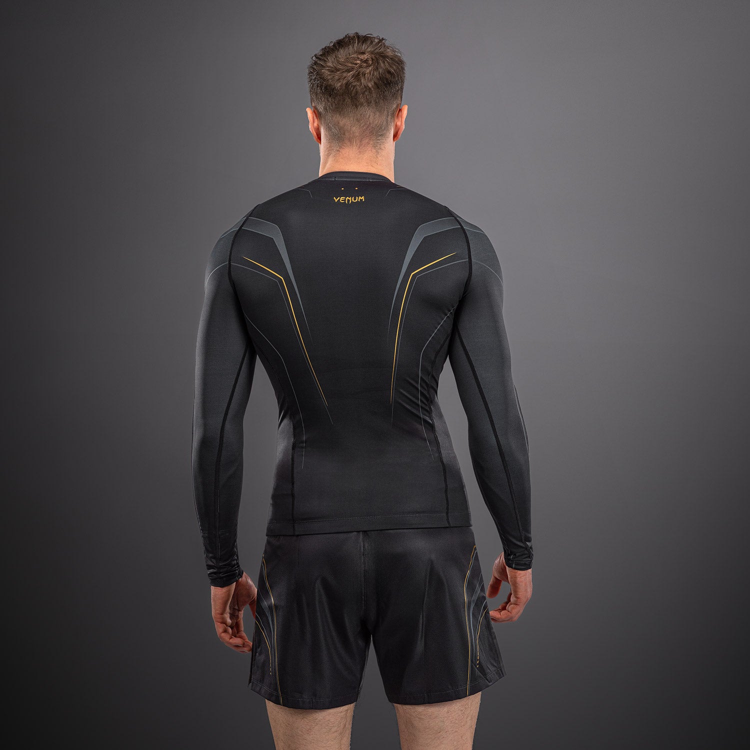 venum-streamline-langarm-rashguard-schwarz-gold image 5