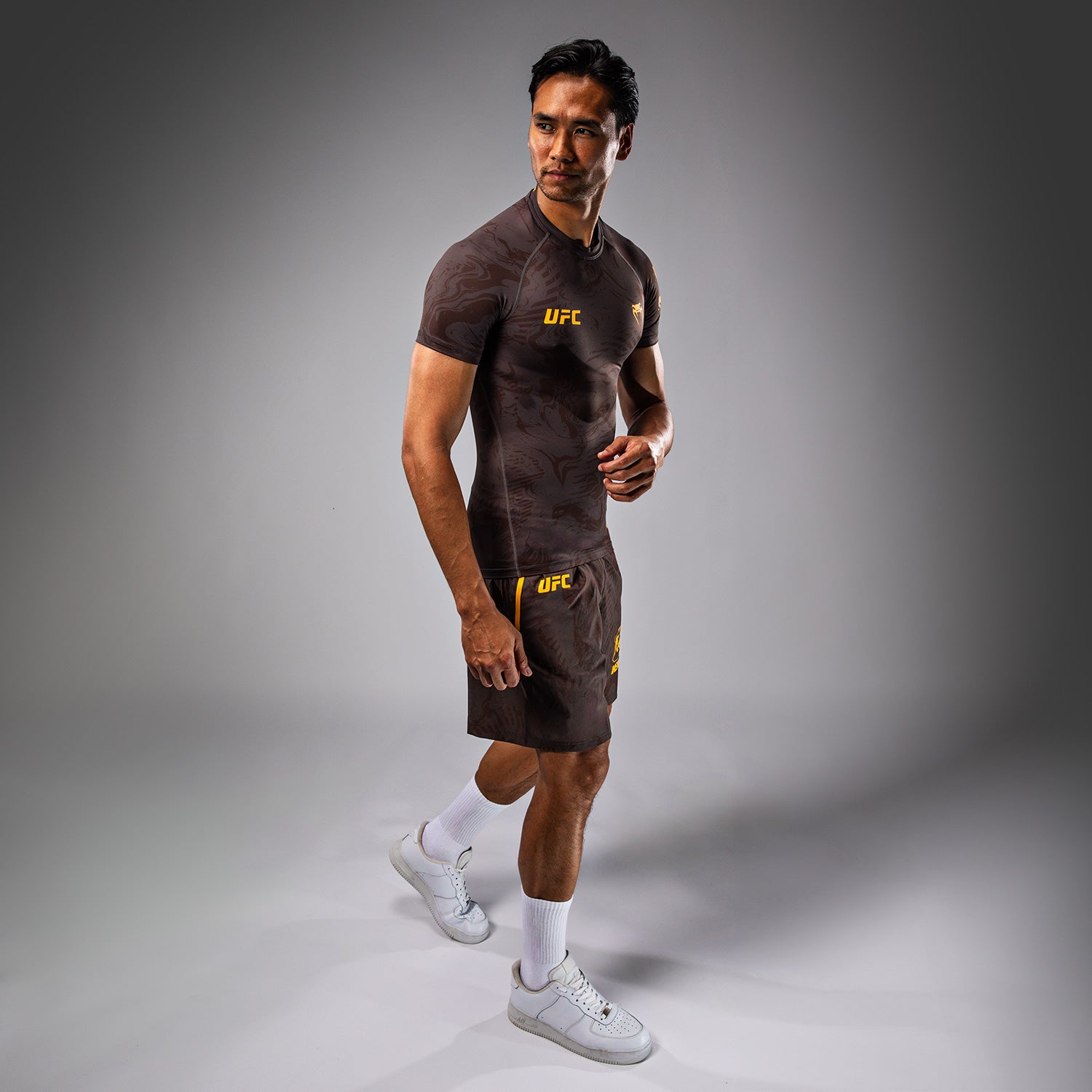 ufc-fusion-by-venum-fight-week-herren-performance-kurzarm-rashguard-erdiges-brau image 4
