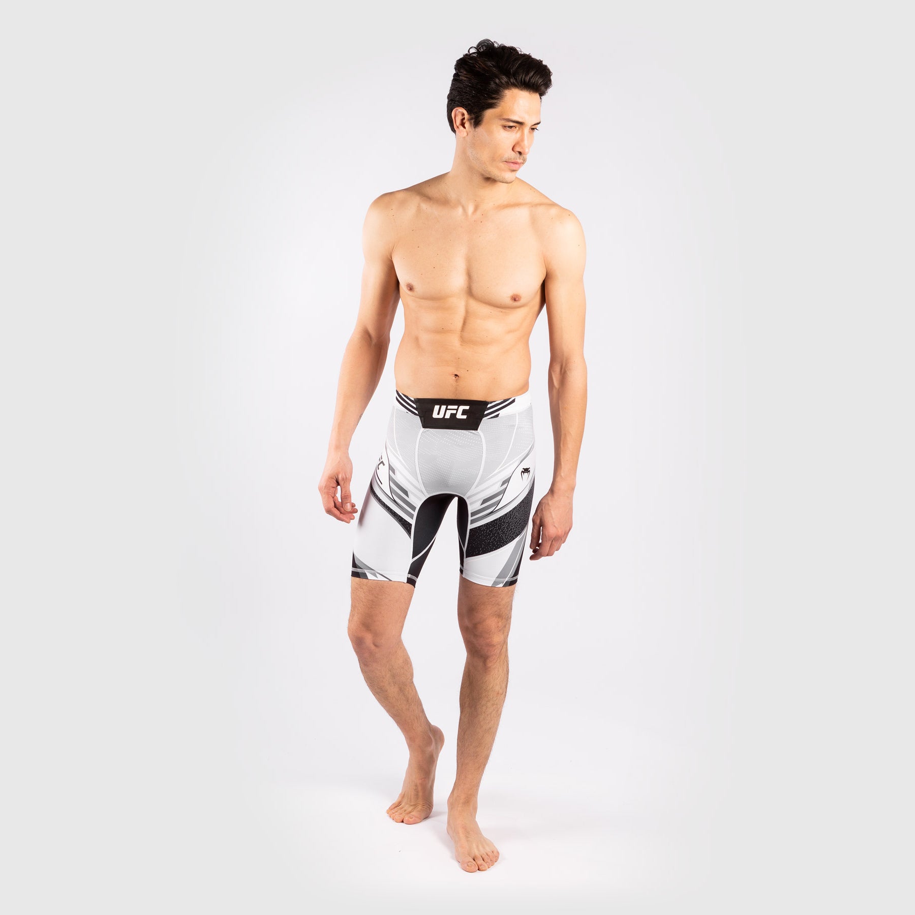 venum-ufc-authentic-fight-night-vale-tudo-shorts-short-fit-herren-wei image 4