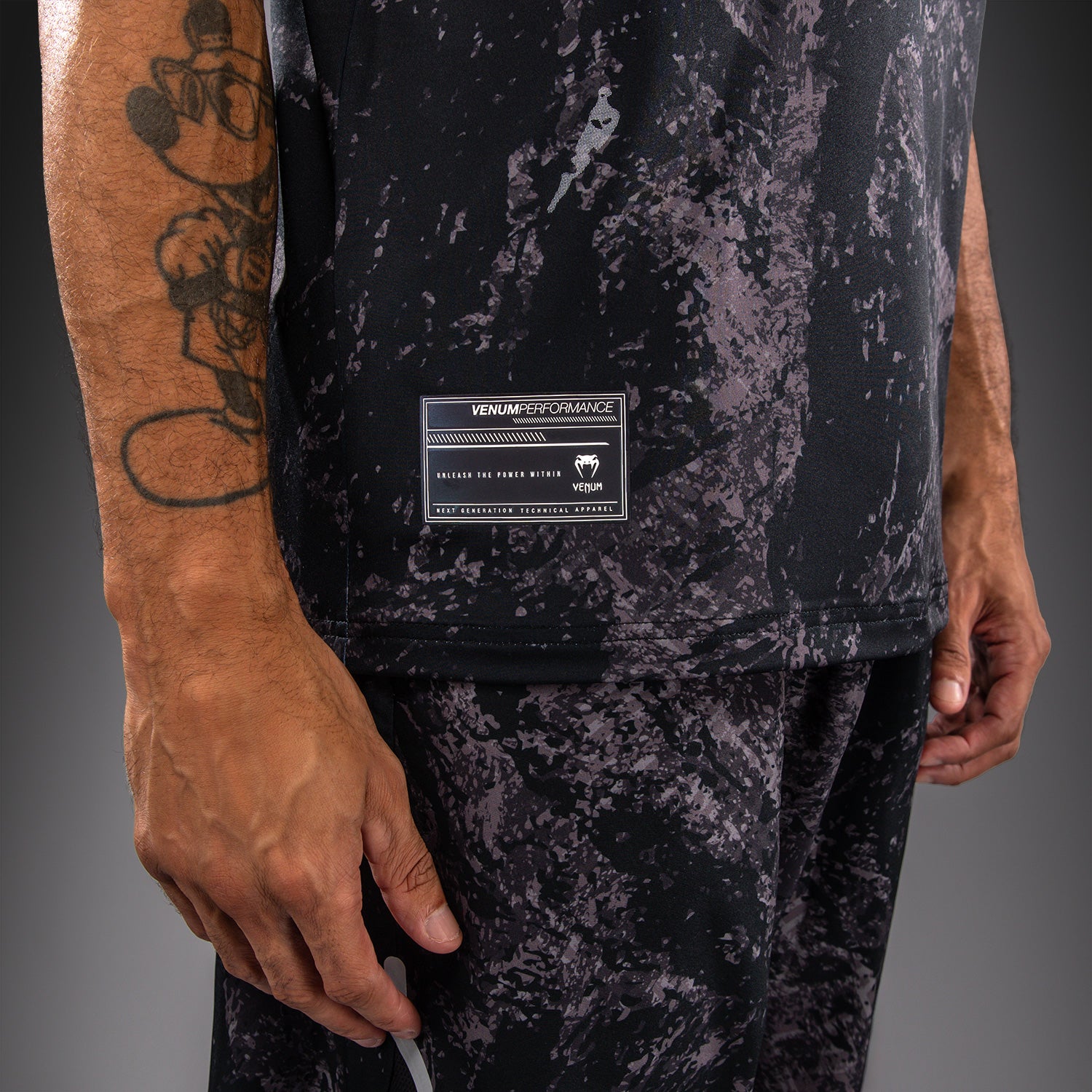 venum-rage-workout-dry-tech-tanktop-schwarz-grau-herren image 6