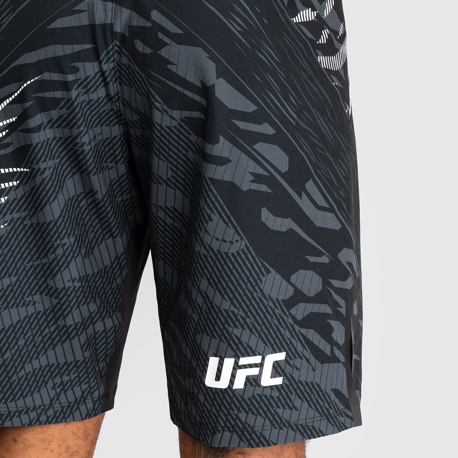 ufc-fusion-by-venum-authentic-fight-night-fight-short-long-fit-herren-schwarz-pe image 6