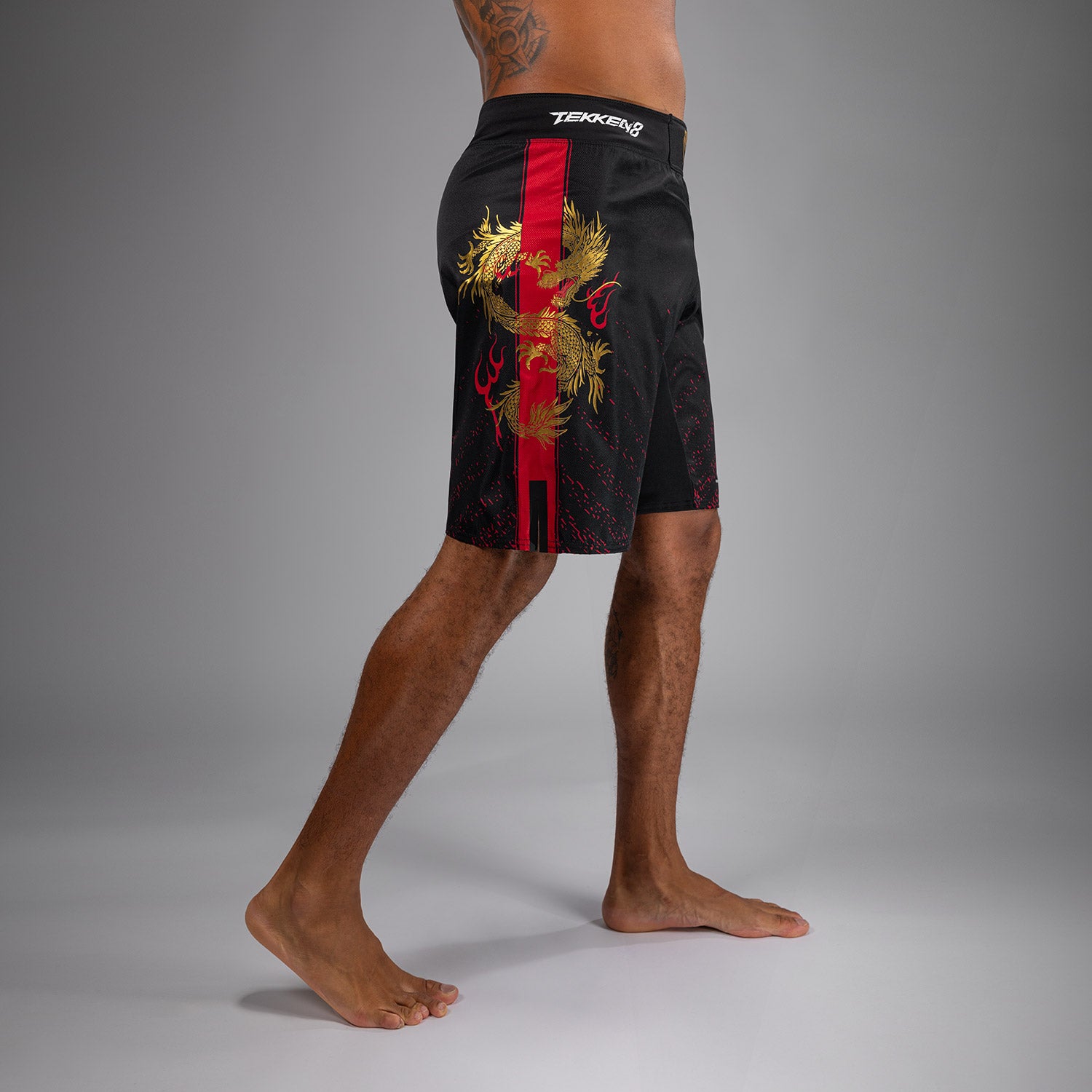 venum-x-tekken-8-marshall-law-fight-shorts-schwarz-rot-gold image 4