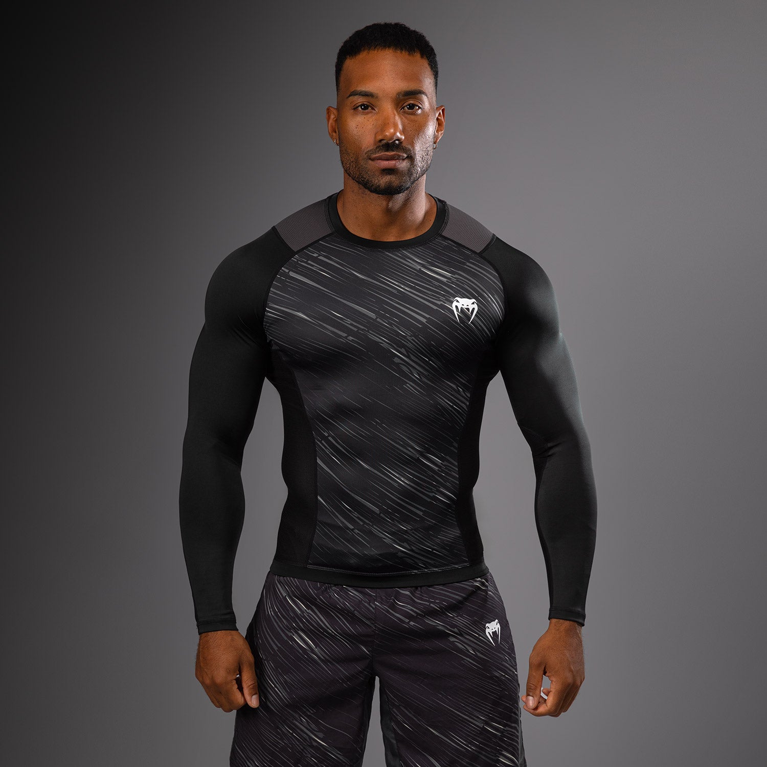venum-rapid-langarm-rashguard-schwarz-sturmgrau image 1