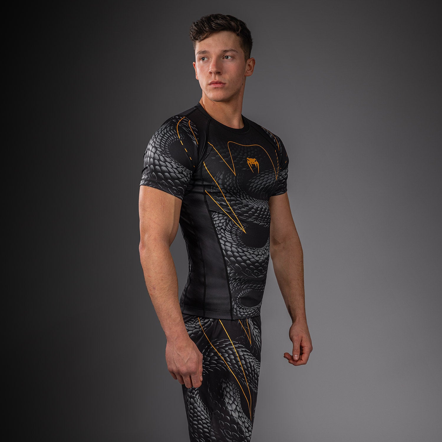 venum-matupa-kurzarm-rashguard-schwarz-grau-gold image 2