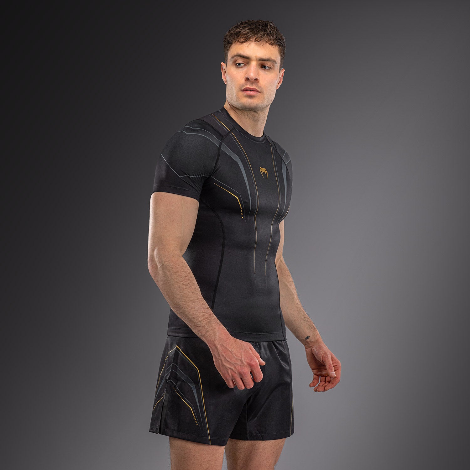 venum-streamline-kurzarm-rashguard-schwarz-gold image 2