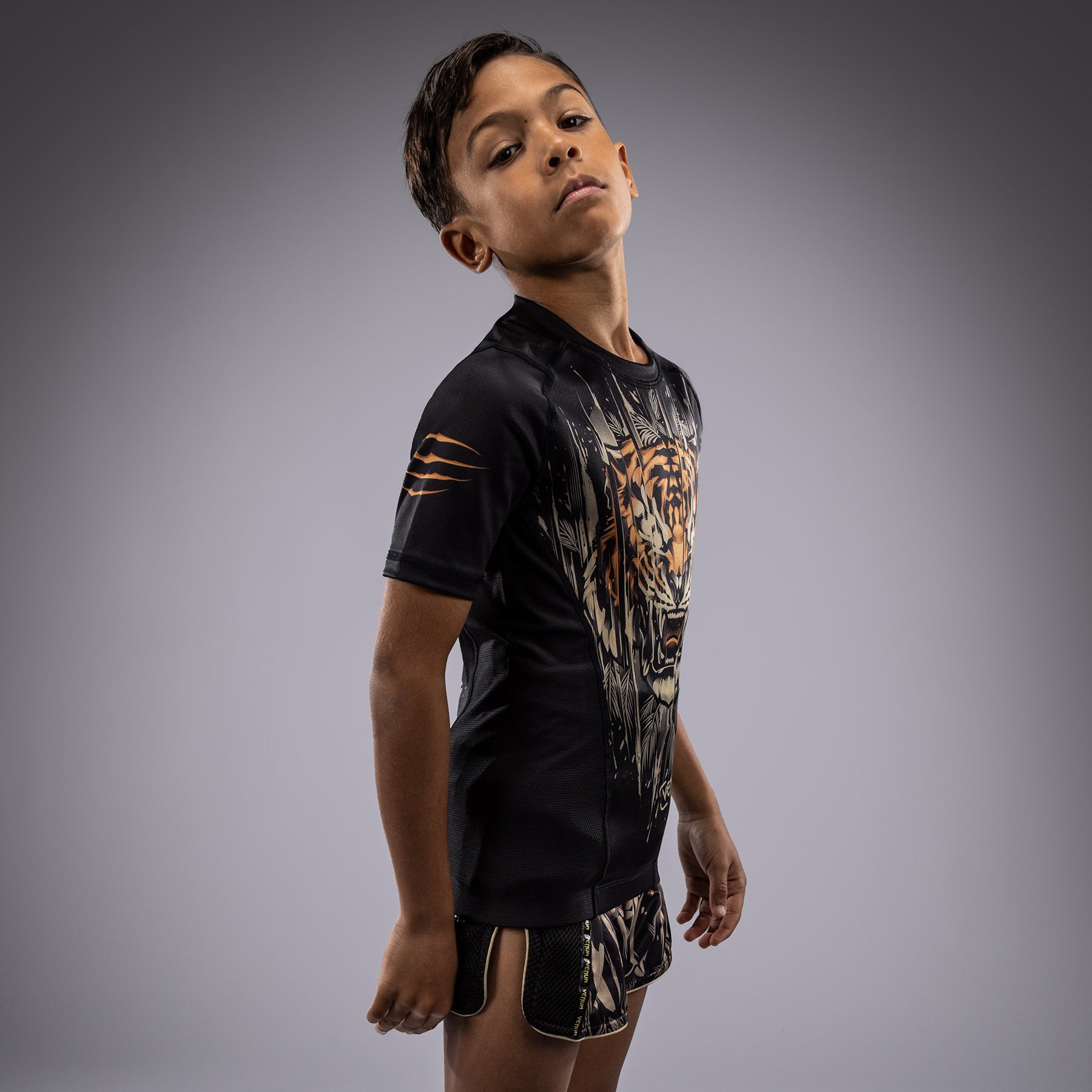 venum-tiger-rashguard-kinder-kurzarm-schwarz-neon-orange image 4