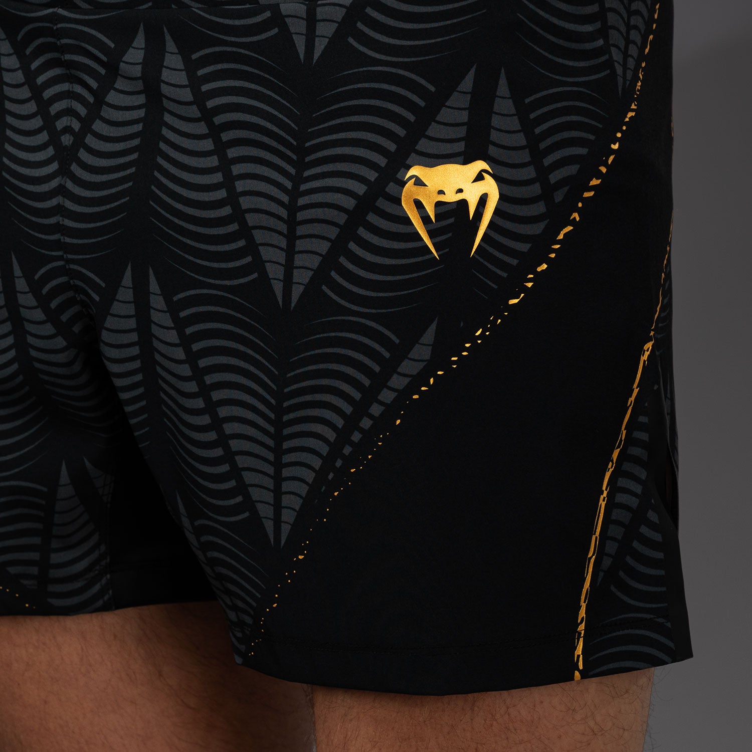 ufc-zenith-by-venum-authentic-fight-night-fight-shorts-herren-champion image 5