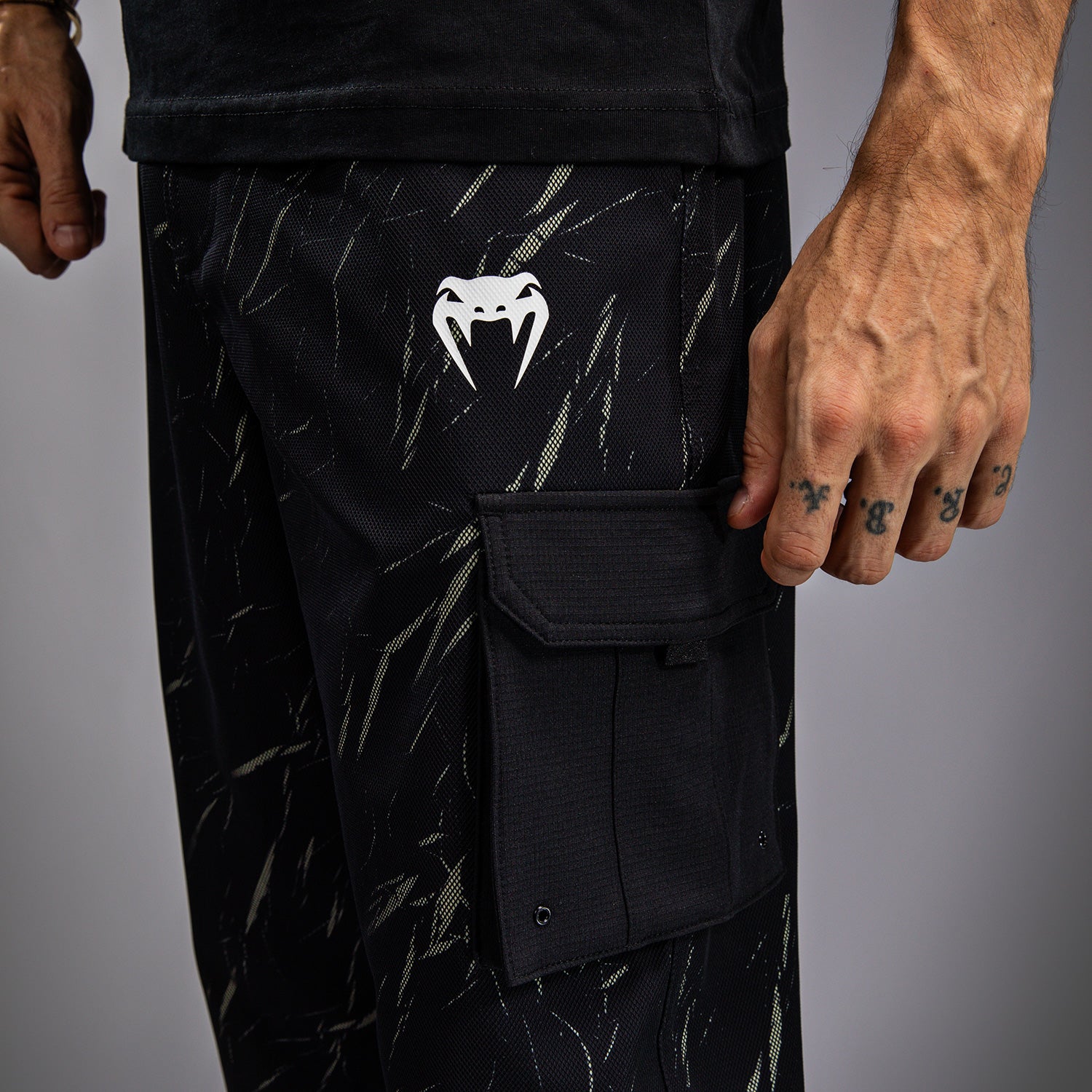 venum-trooper-herren-trainingshose-schwarz-sandstein image 7
