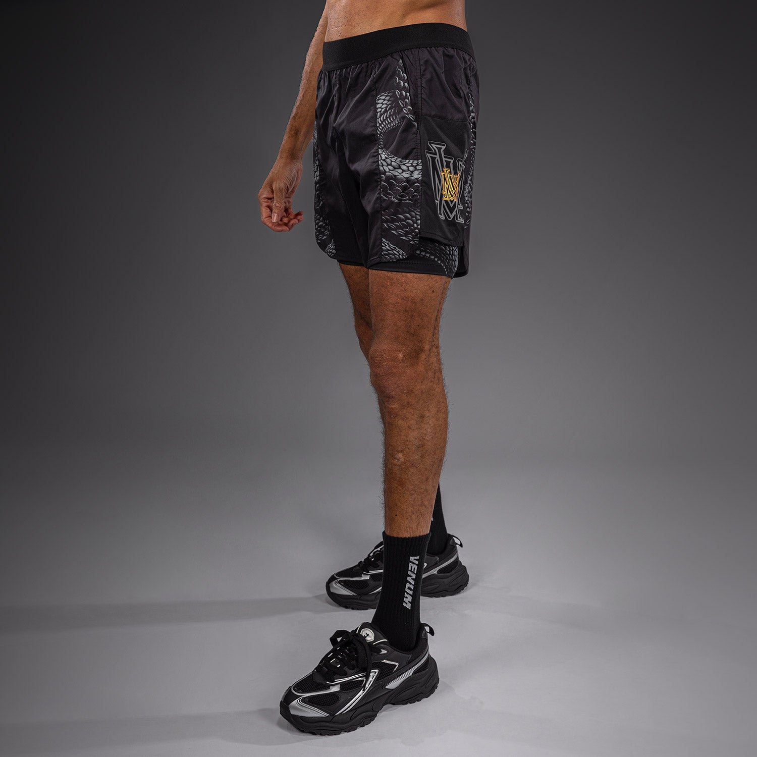 venum-matupa-trainingsshorts-2-in-1-schwarz-grau-gold image 3