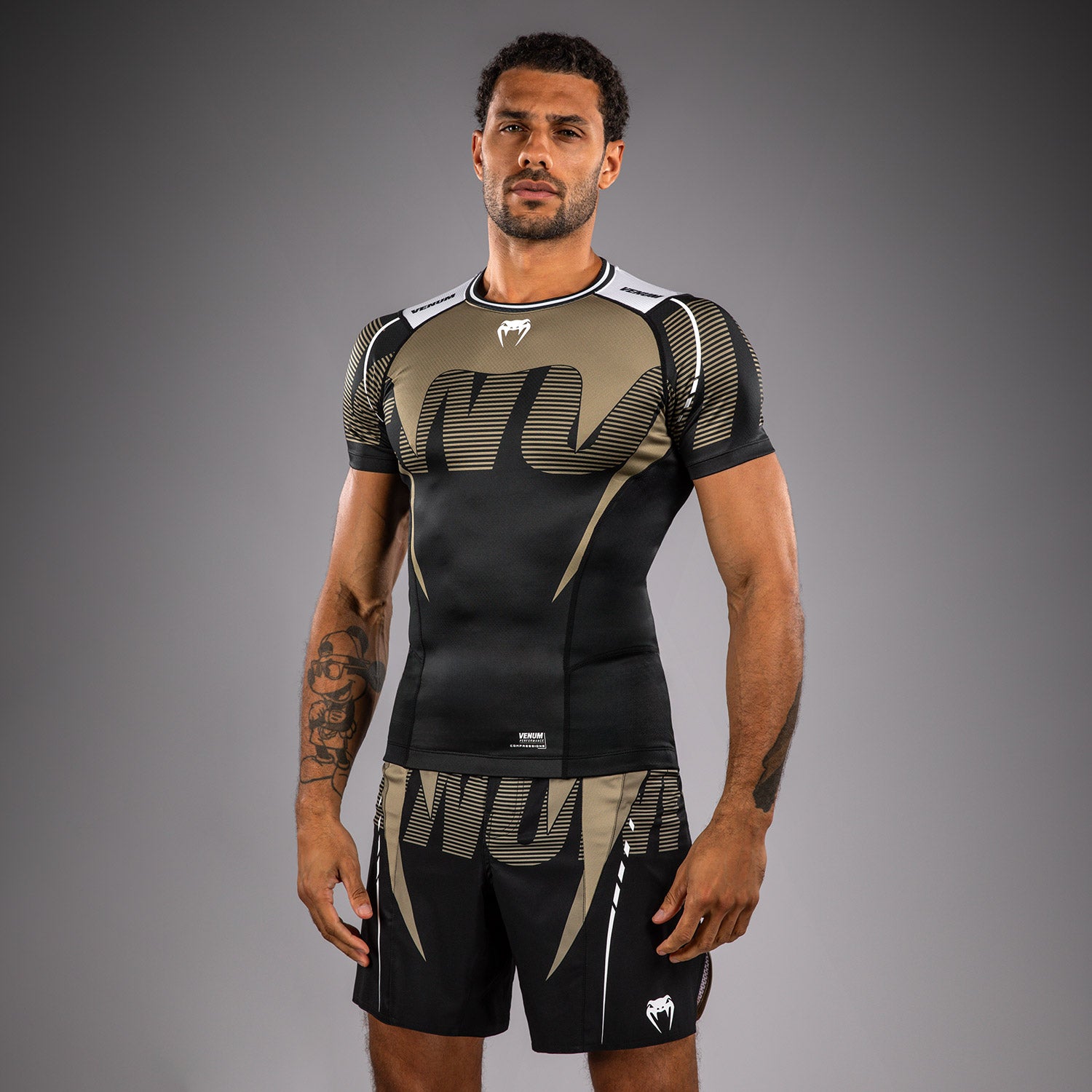 venum-adrenaline-kurzarm-rashguard-herren-schwarz-sand image 1