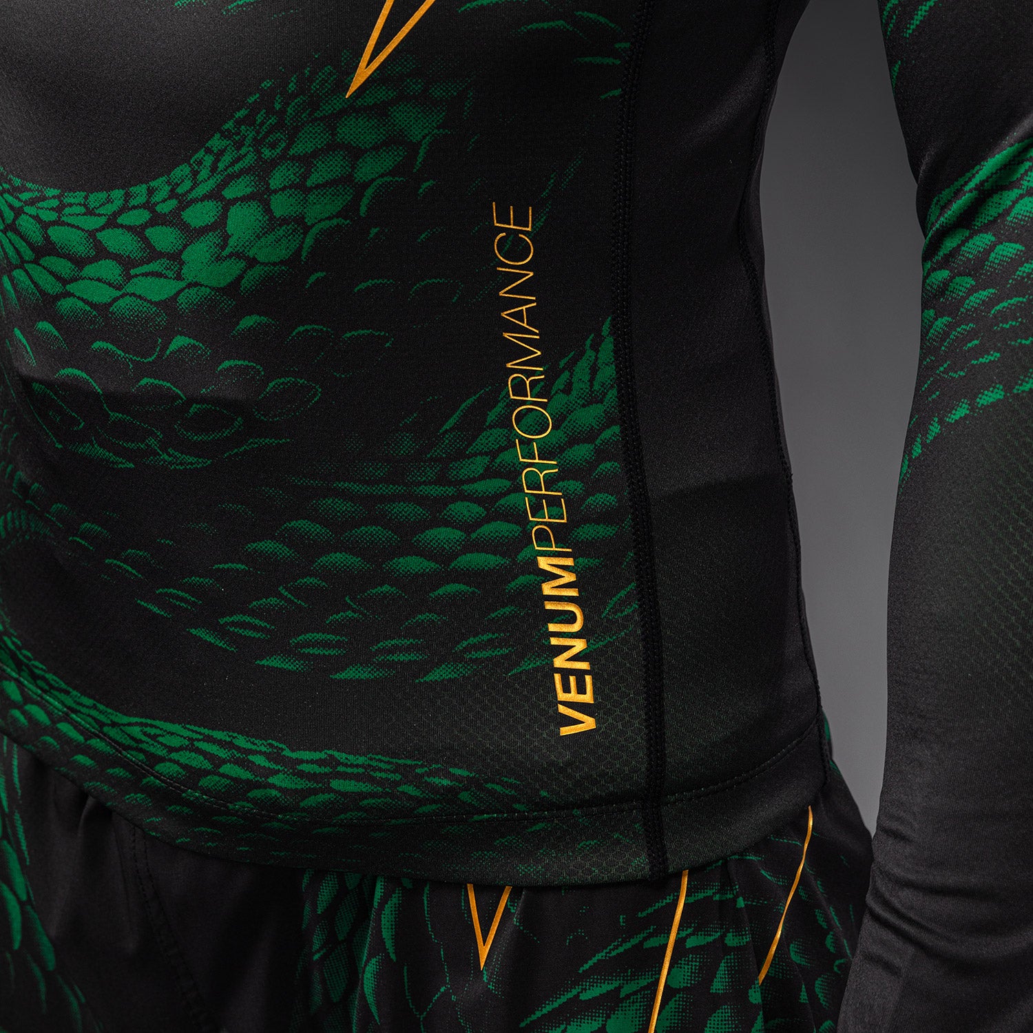 venum-matupa-langarm-rashguard-schwarz-gr-n-gold image 5