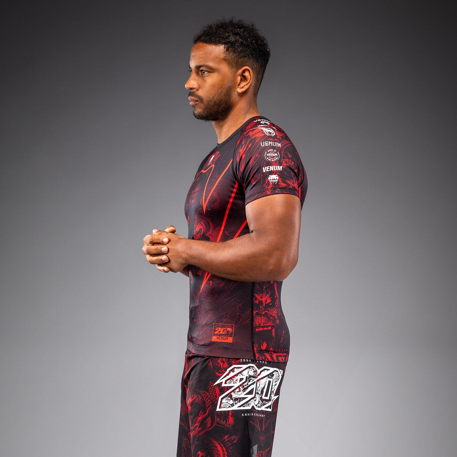 venum-20th-anniversary-kurzarm-rashguard-schwarz-rot image 2