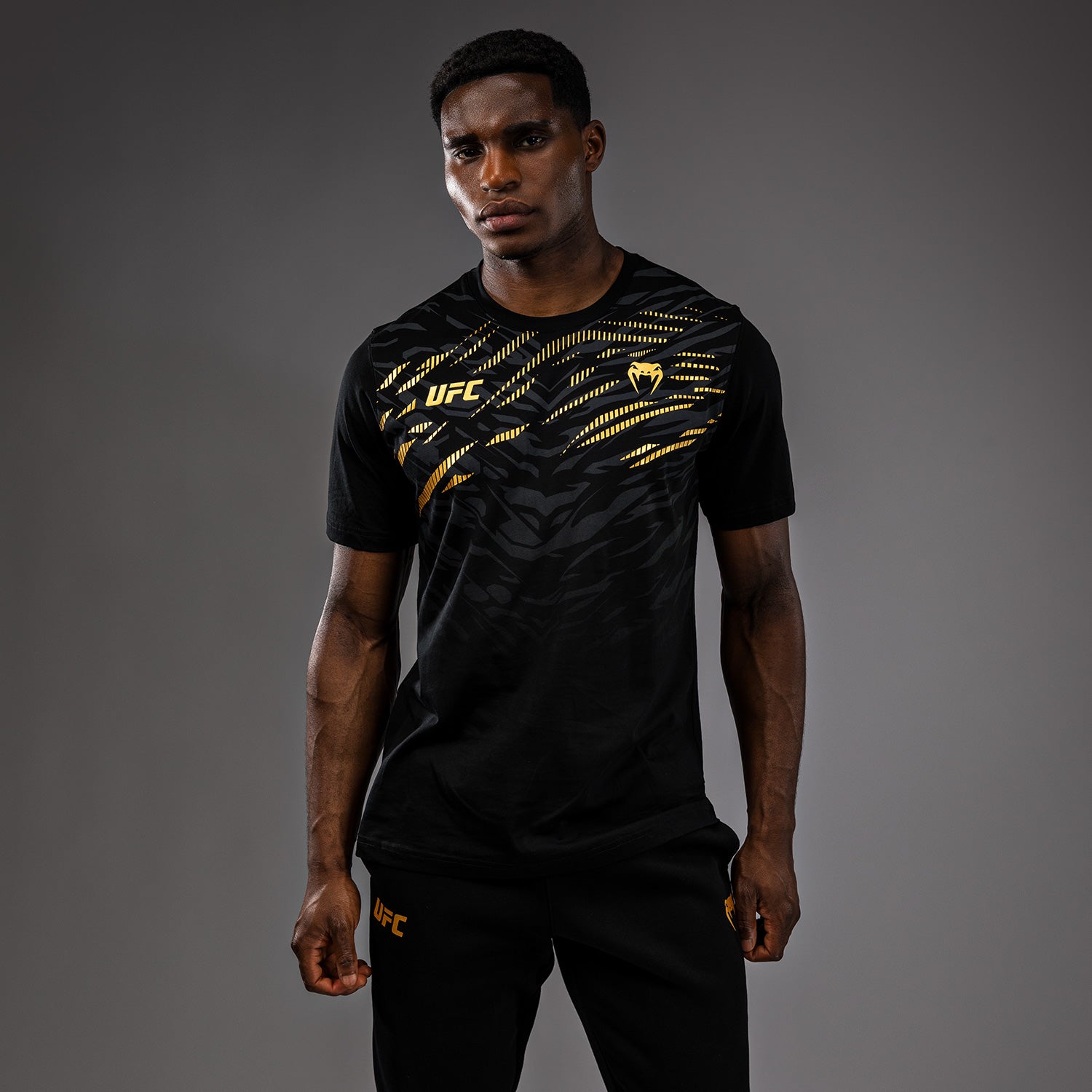 venum-ufc-fusion-replica-herren-t-shirt-kurzarm-champion-schwarz-gold image 5