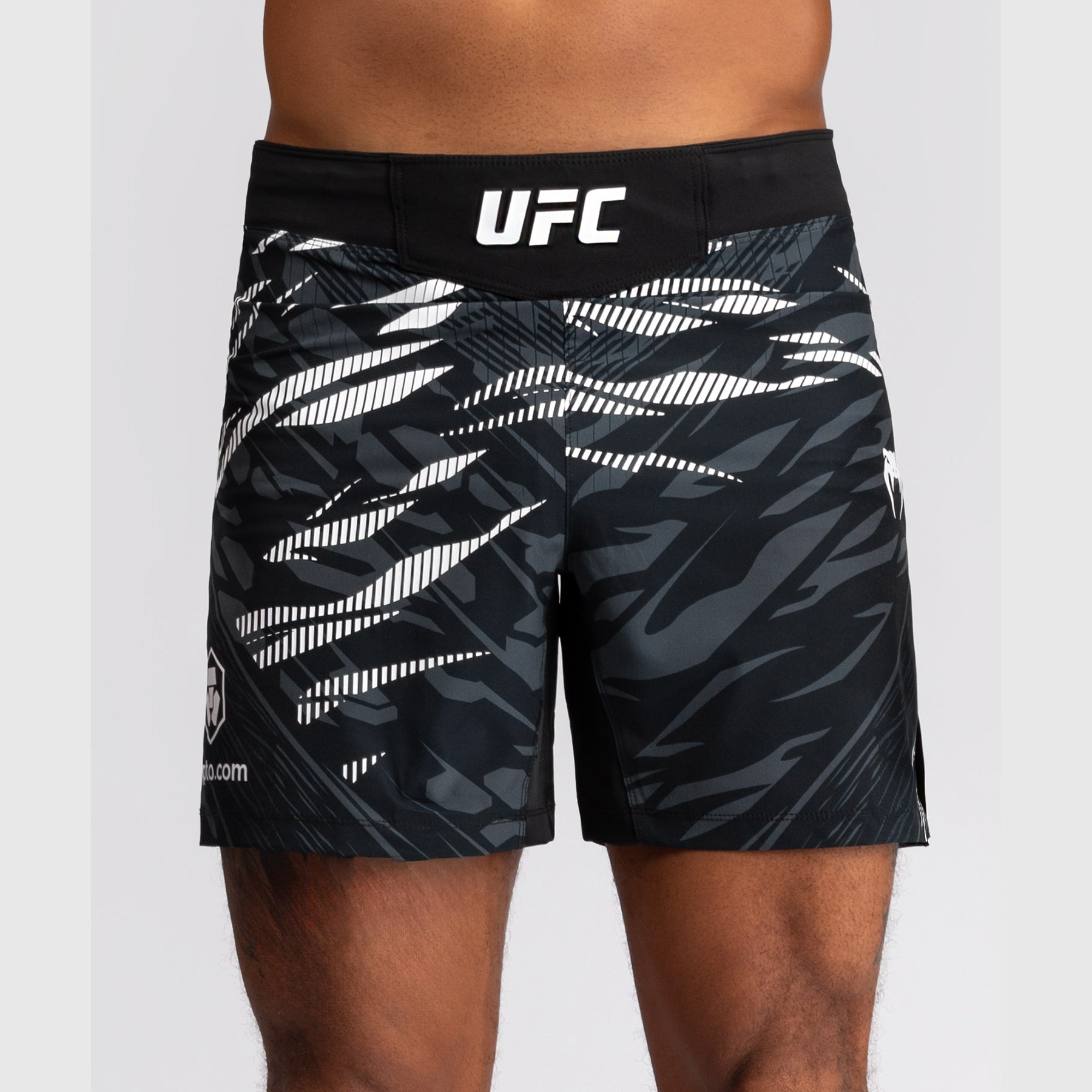 ufc-fusion-by-venum-authentic-fight-night-fight-short-short-fit-schwarz image 5