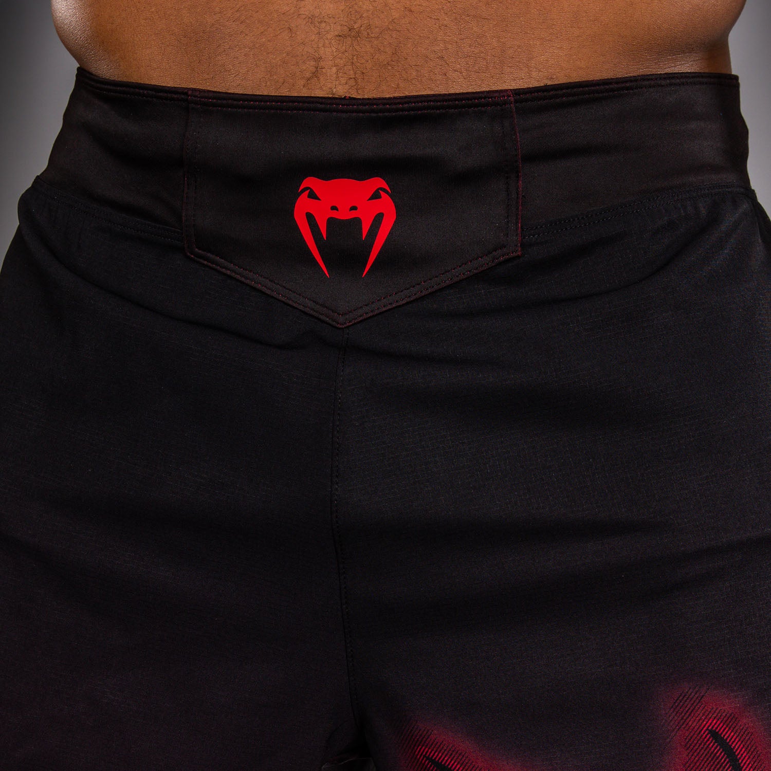 venum-spectre-fightshorts-herren-schwarz-rot image 6