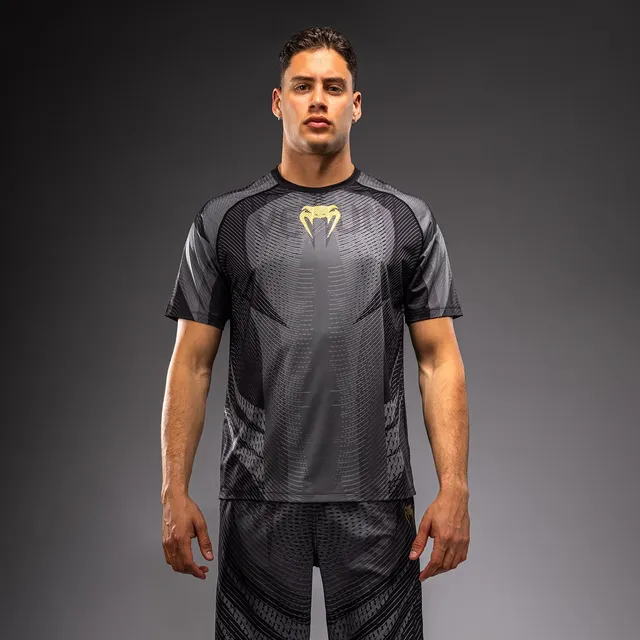 venum-galactic-3-0-dry-tech-t-shirt-herren-schwarz-gold image 1
