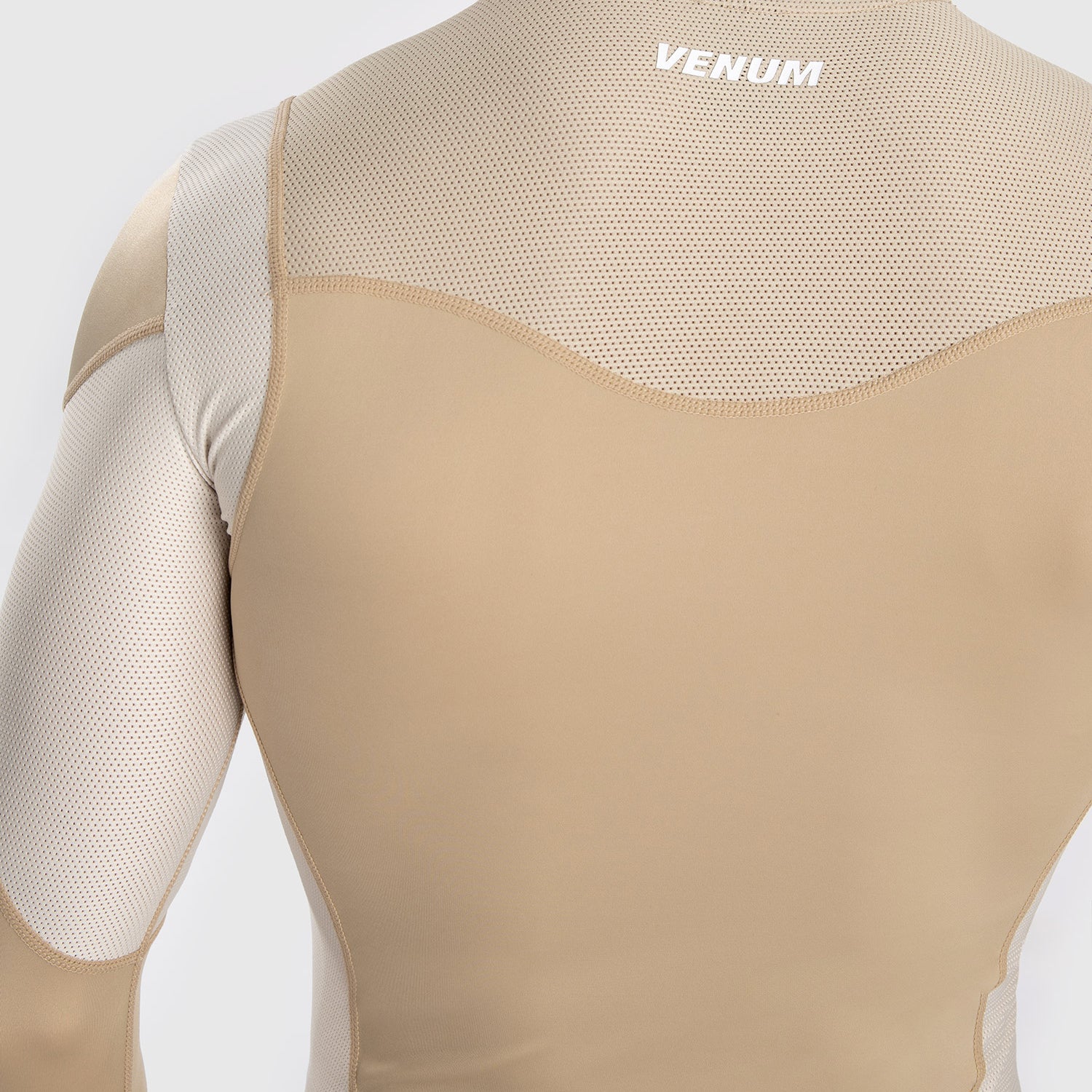 venum-tempest-herren-langarm-rashguard-beige-sand image 5