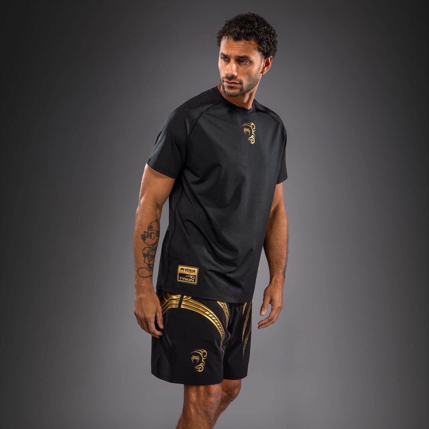 venum-x-mike-tyson-tiger-dry-tech-t-shirt-schwarz-gold-herren image 2