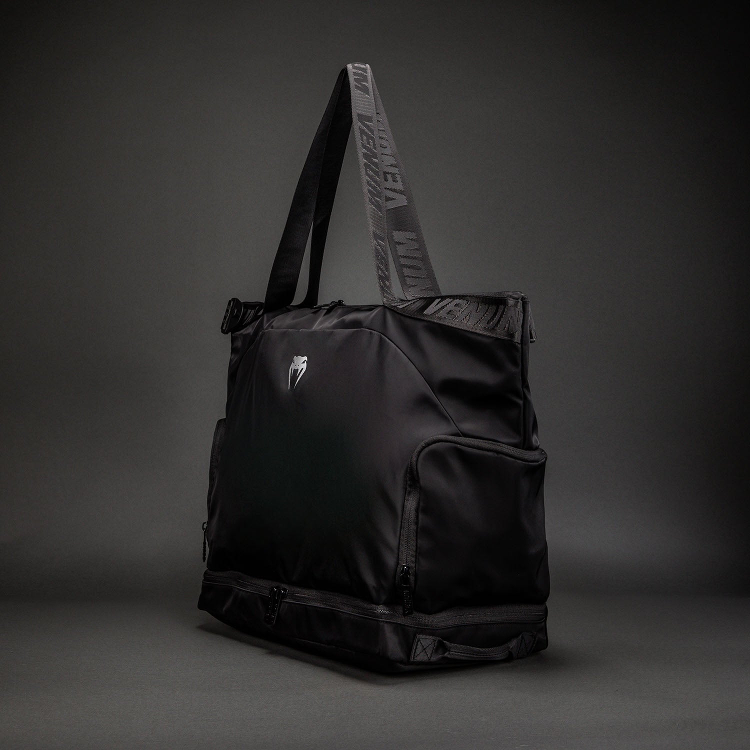 venum-essential-sporttasche-tote-bag-schwarz image 2
