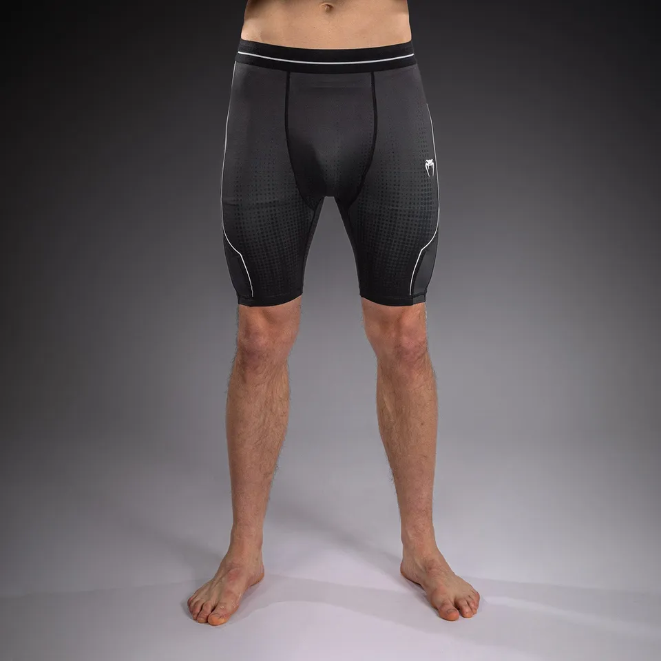 venum-stealth-vale-tudo-kompressionsshort-schwarz-wei image 1
