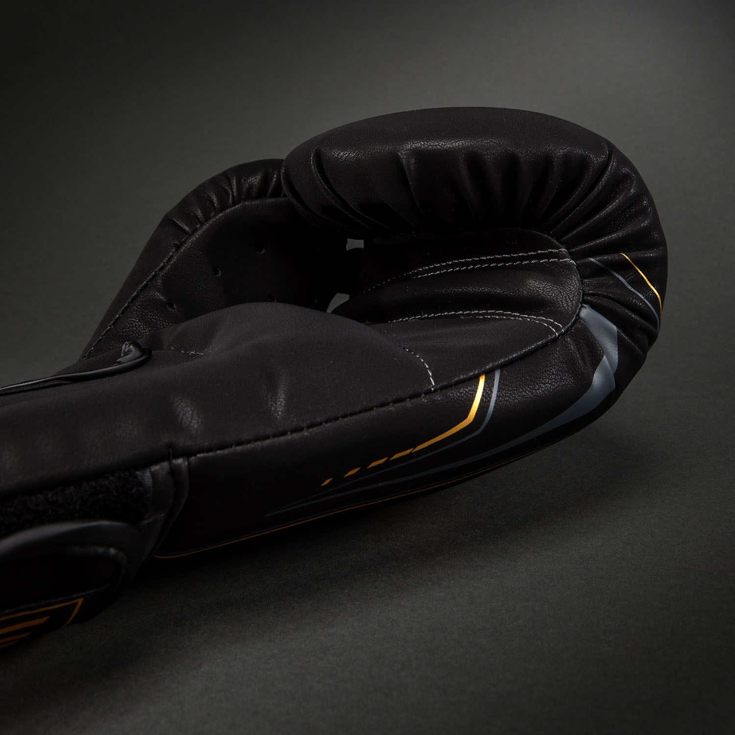 venum-streamline-boxhandschuhe-schwarz-gold image 4