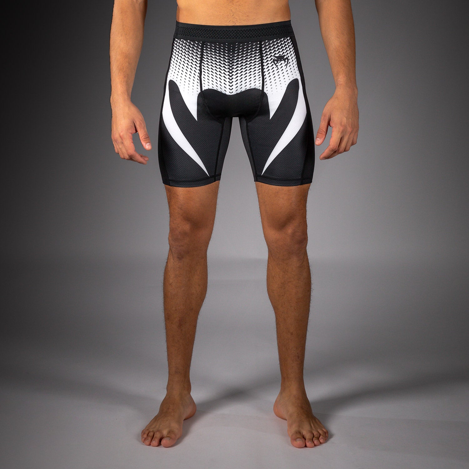 venum-no-gi-vale-tudo-shorts-schwarz-wei image 1