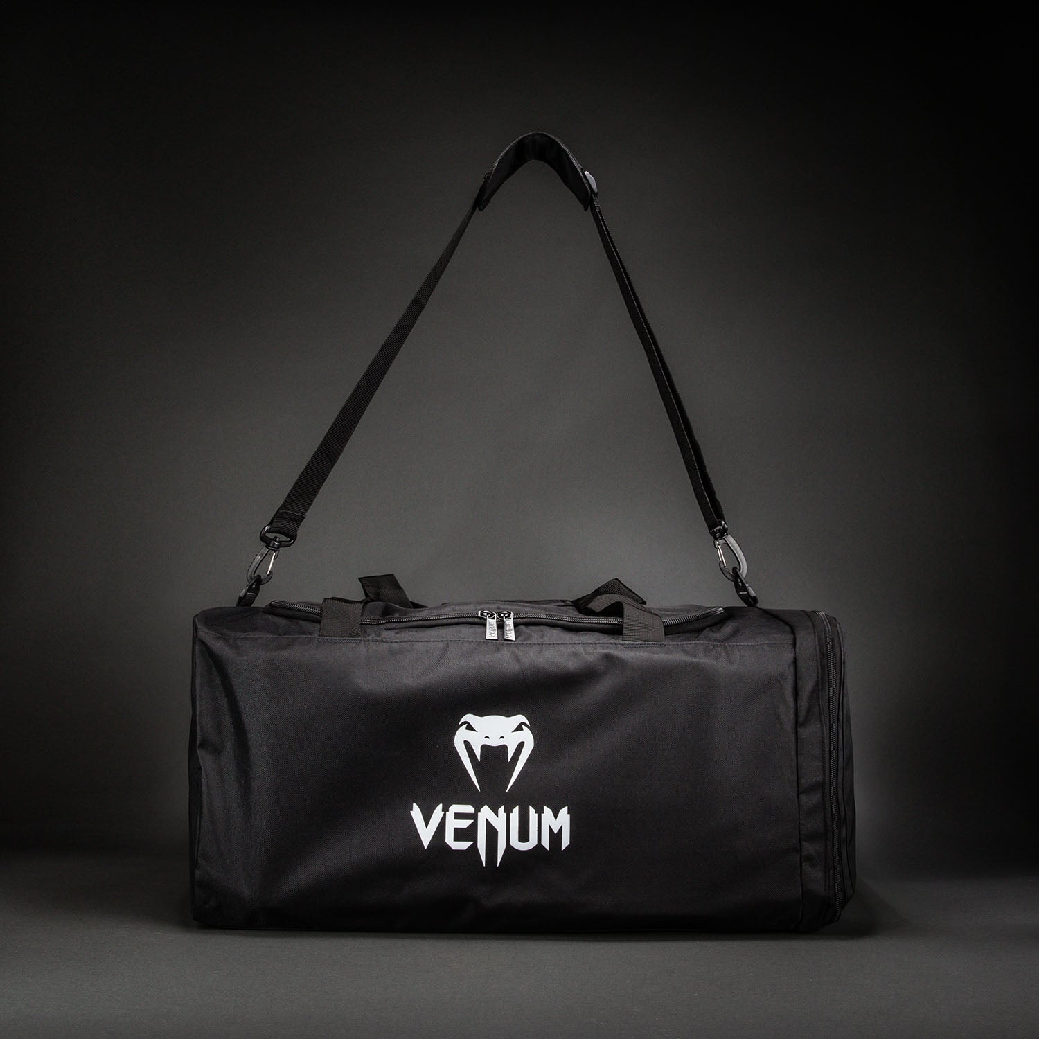 venum-essential-sporttasche-61l-schwarz image 2