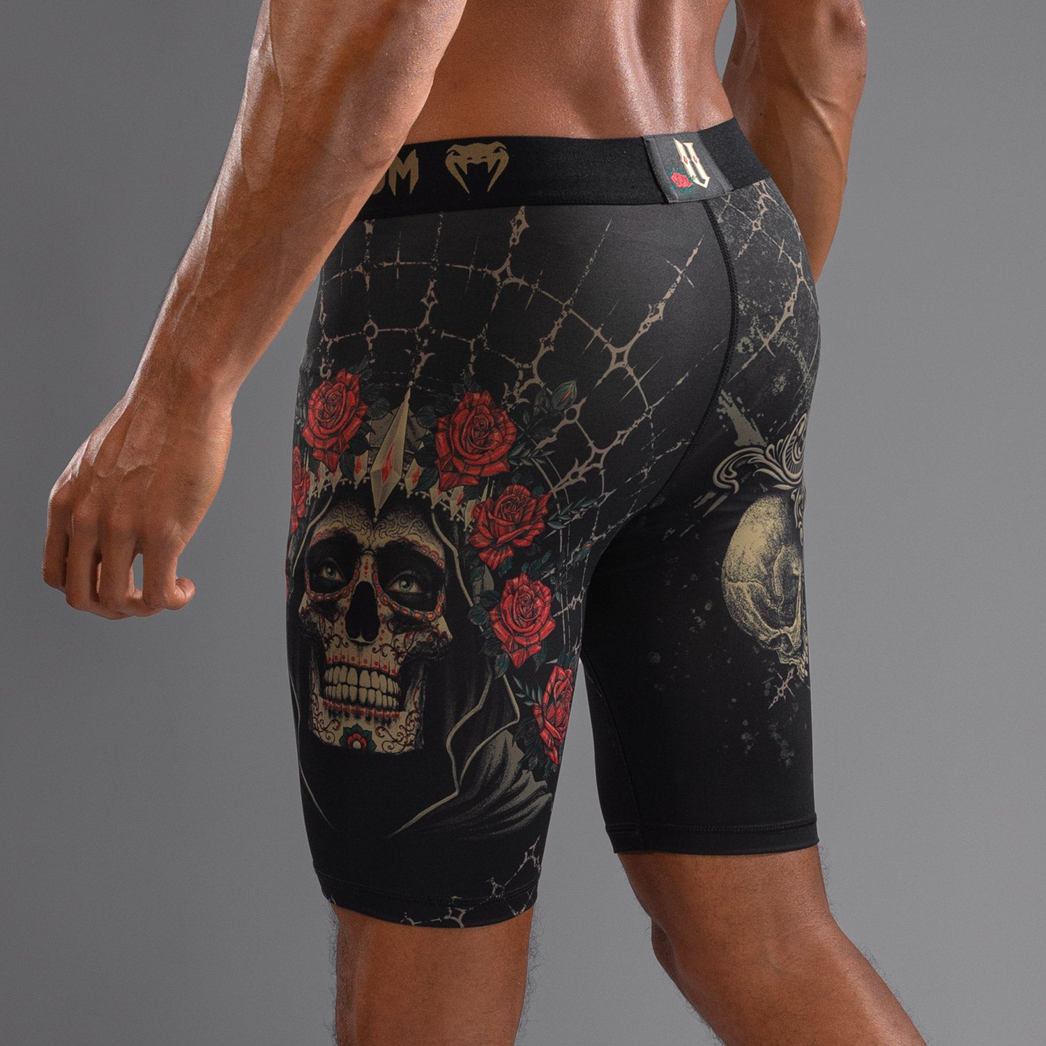 venum-santa-muerte-5-0-vale-tudo-shorts-herren-tiefes-schwarz-gold image 6