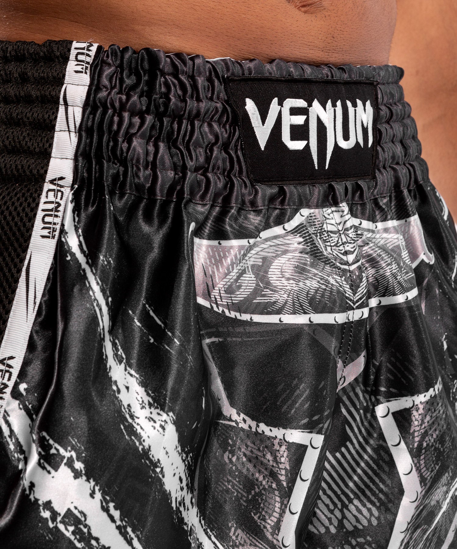 venum-gldtr-4-0-muay-thai-shorts-schwarz-wei-handgefertigt image 6