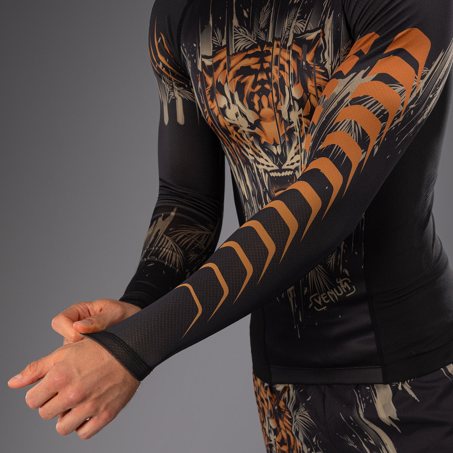 venum-tiger-herren-langarm-rashguard-schwarz-neonorange image 6